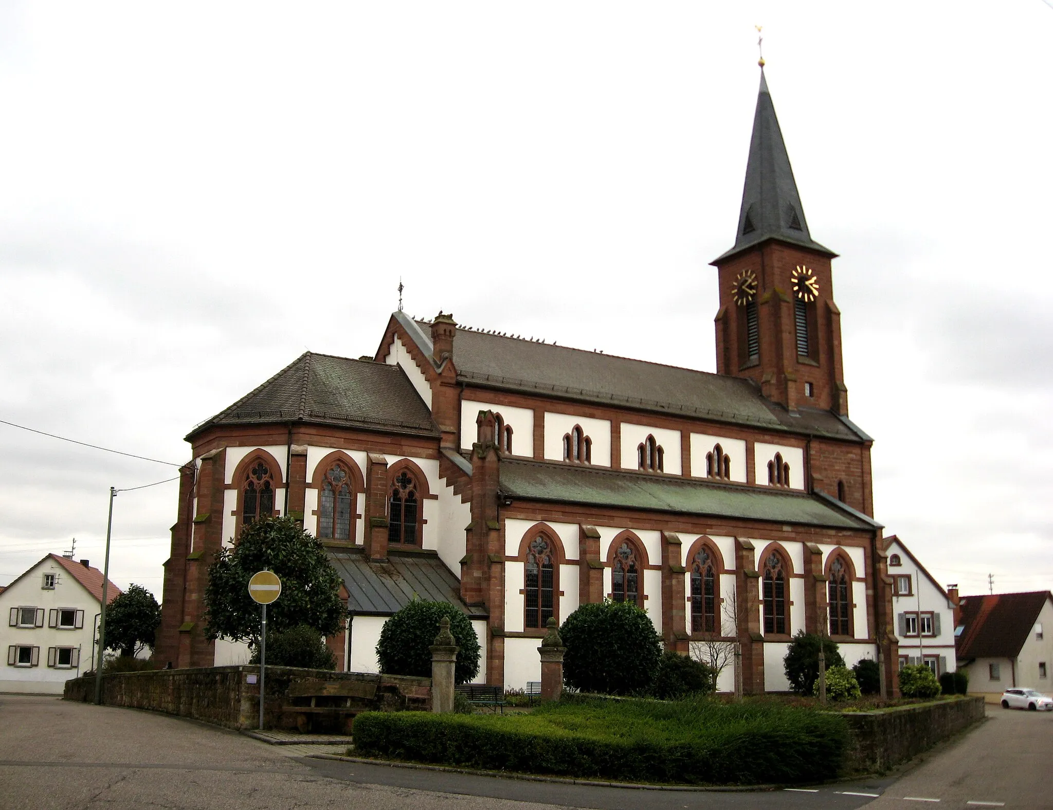 Photo showing: Katholische Pfarrkirche St. Laurentius in Schweighofen, Ansicht von Norden