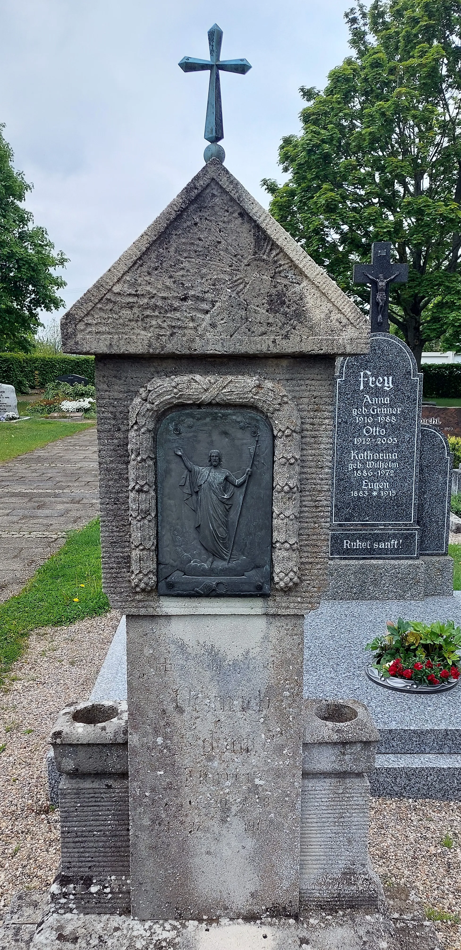 Photo showing: Ancienne pierre tombale du cimetière de Schweighofen