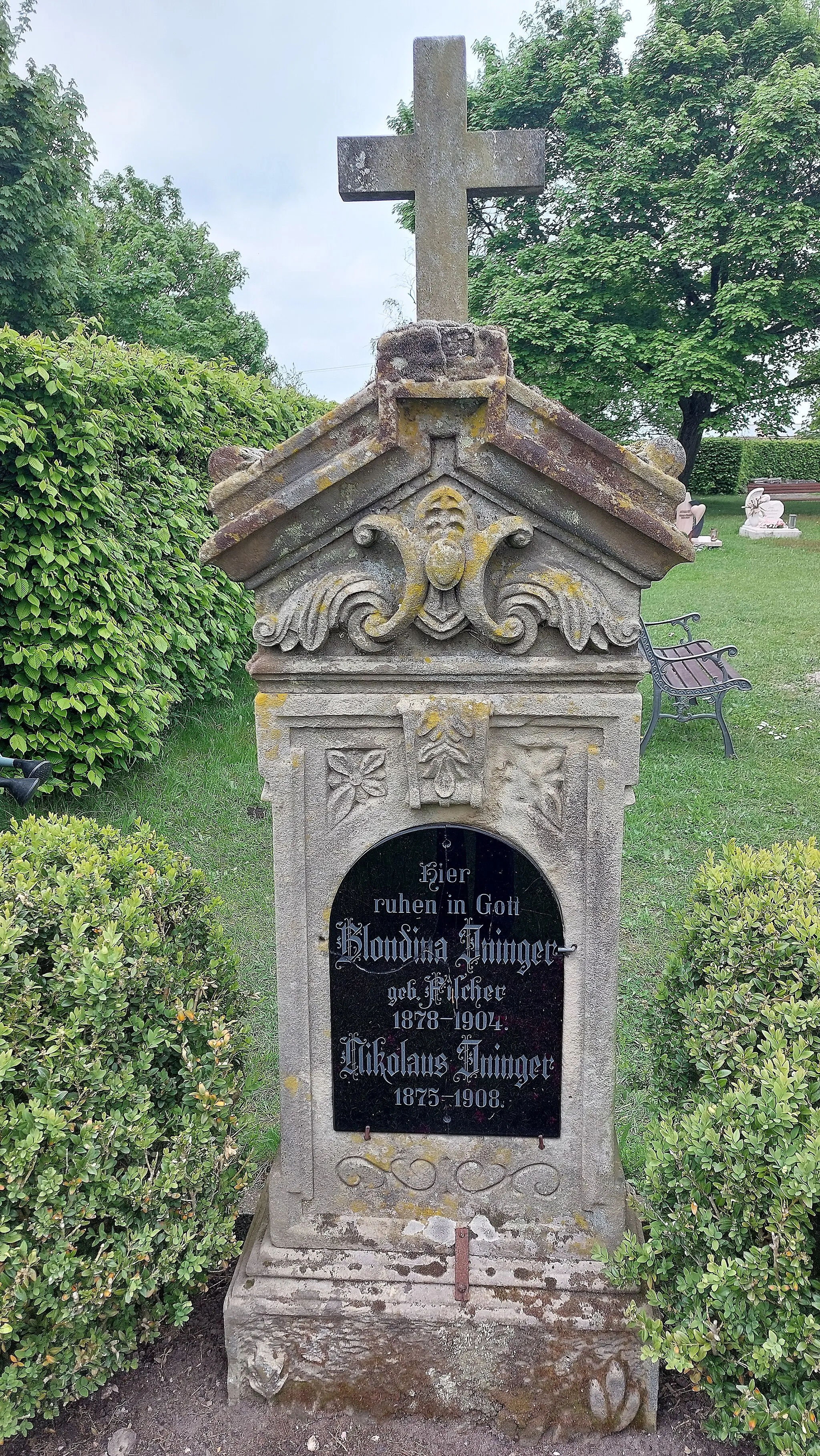 Photo showing: Ancienne pierre tombale du cimetière de Schweighofen