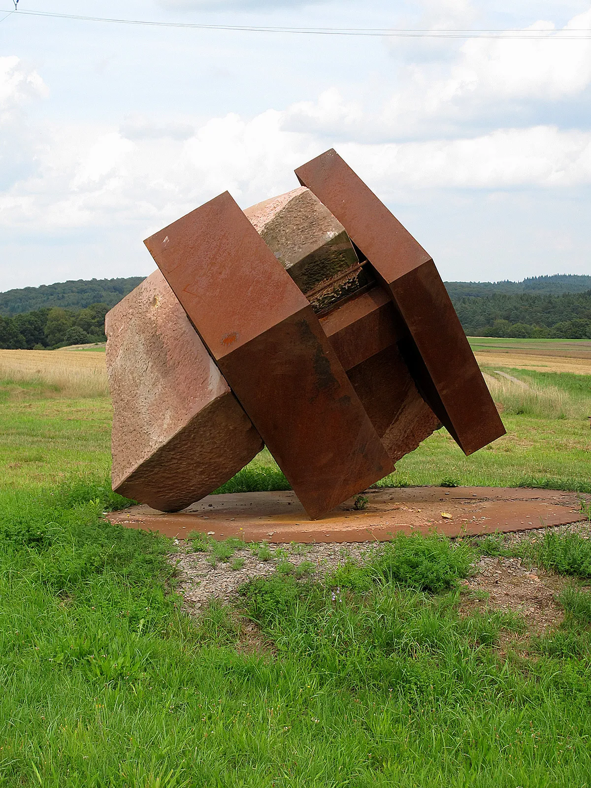 Photo showing: Martin Schöneich, Verbinden, 2000, - Deutschland, Rheinland-Pfalz, Skulpturenweg Schweinstal