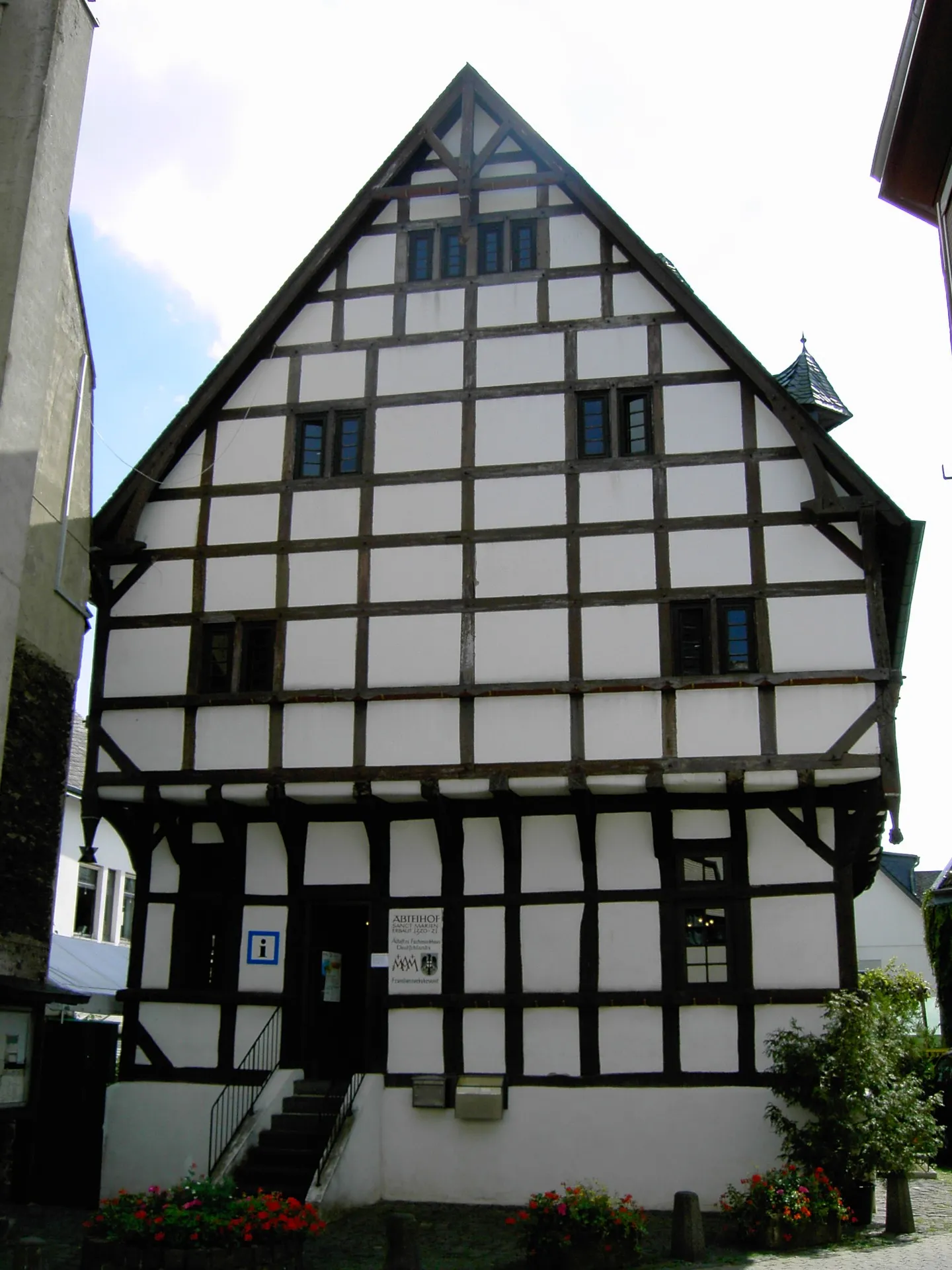 Photo showing: Abteihof Sankt Marien in Kobern-Gondorf (selbst fotografiert / gemeinfrei)