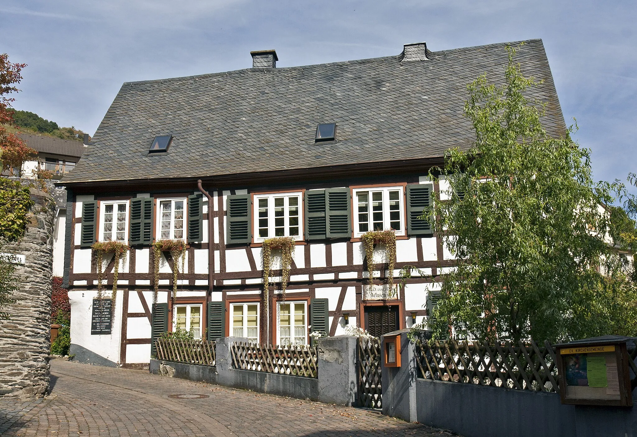 Photo showing: Manubach, Ehemaliges evangelisches Pfarrhaus; spätbarockes Fachwerkhaus, heute genutzt als W. O. von Horn-Museum