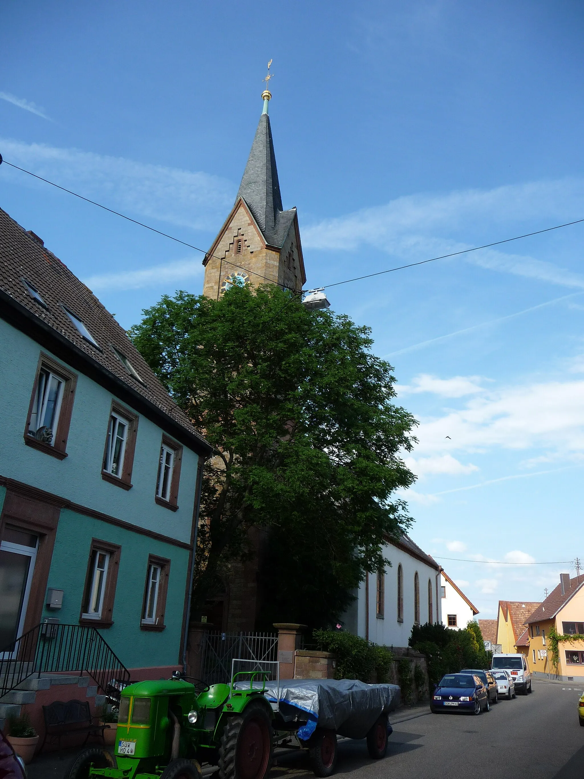 Photo showing: Schloßstraße in Essingen, mit protestantischer Kirche.
Essingen ist eine Ortsgemeinde im Landkreis Südliche Weinstraße in Rheinland-Pfalz.