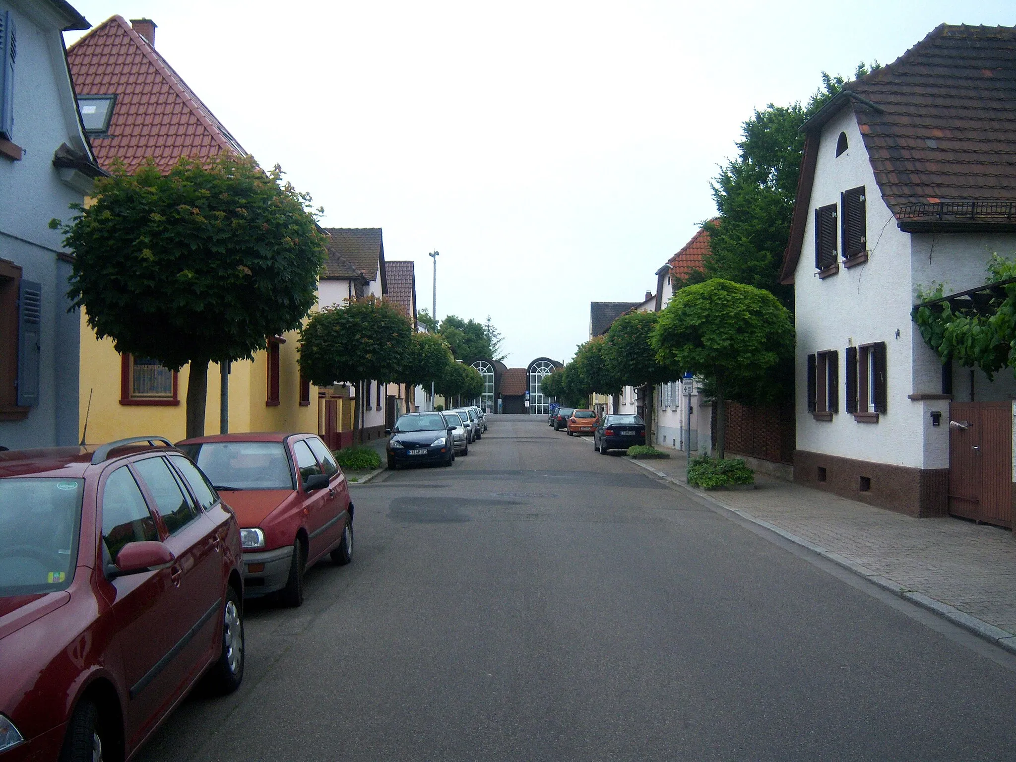 Photo showing: Die Bahnhofstraße in Bobenheim-Roxheim in der Pfalz in Rheinland-Pfalz (Deutschland)