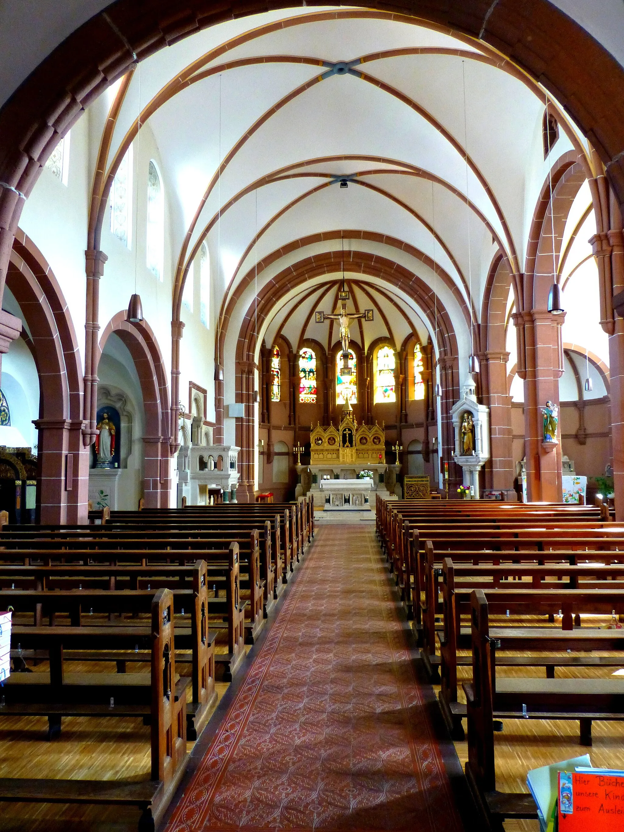 Photo showing: Wöllstein – kath. Kirche St. Remigius - Innenaufnahme