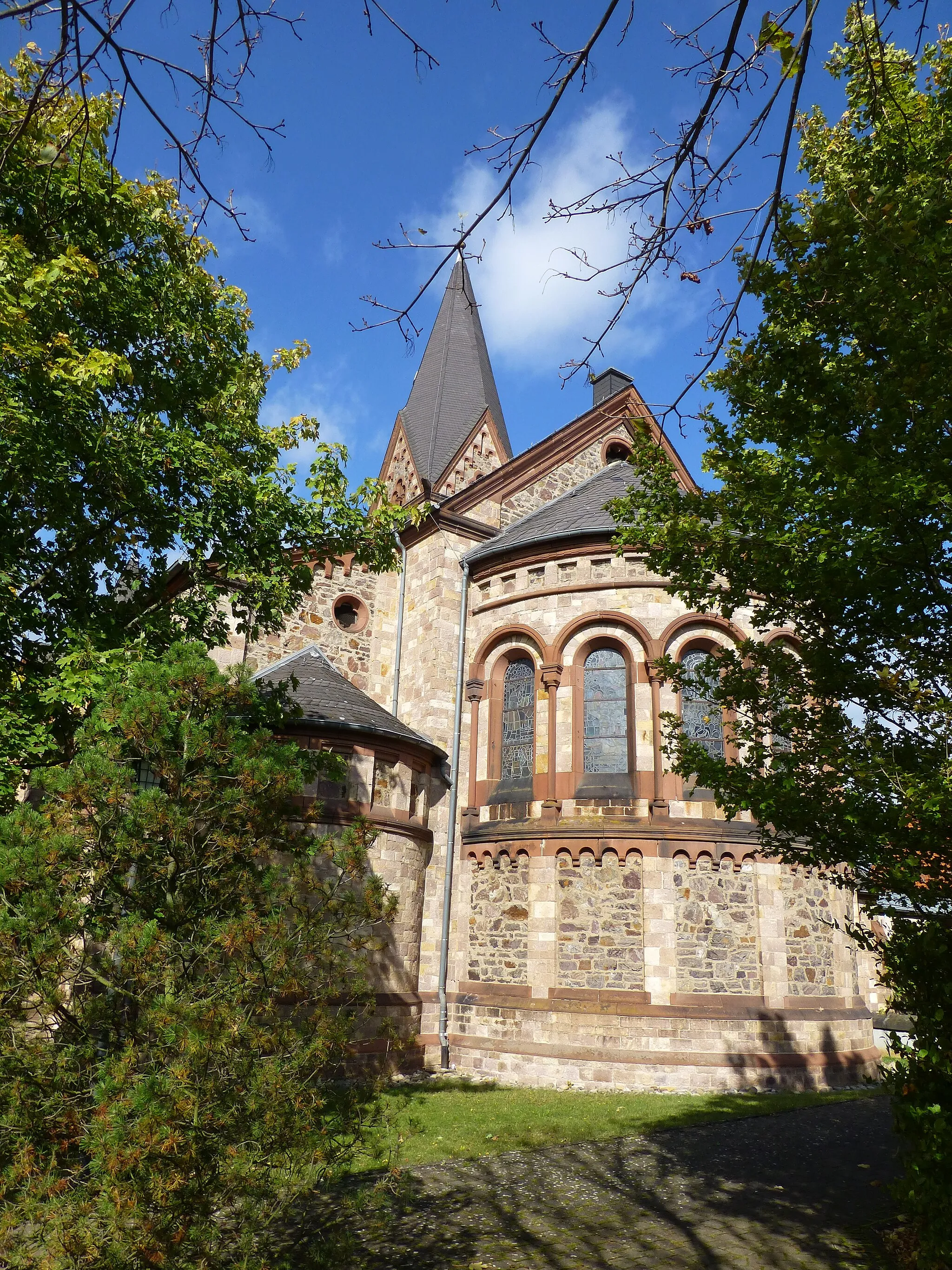 Photo showing: Wöllstein – kath. Kirche St. Remigius von Süden