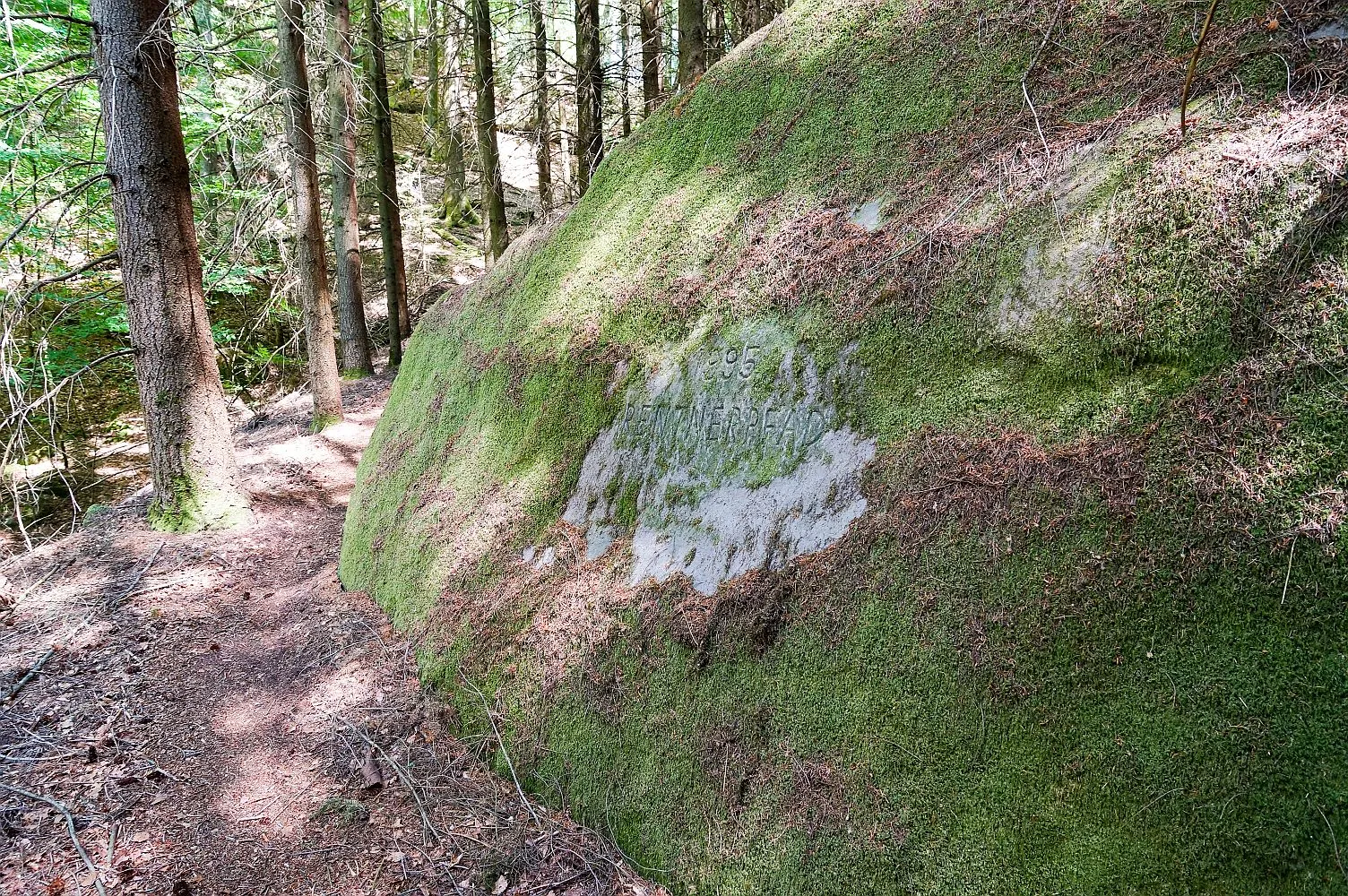 Photo showing: Rentnerpfad Inschrift Lemberg (Pfalz)