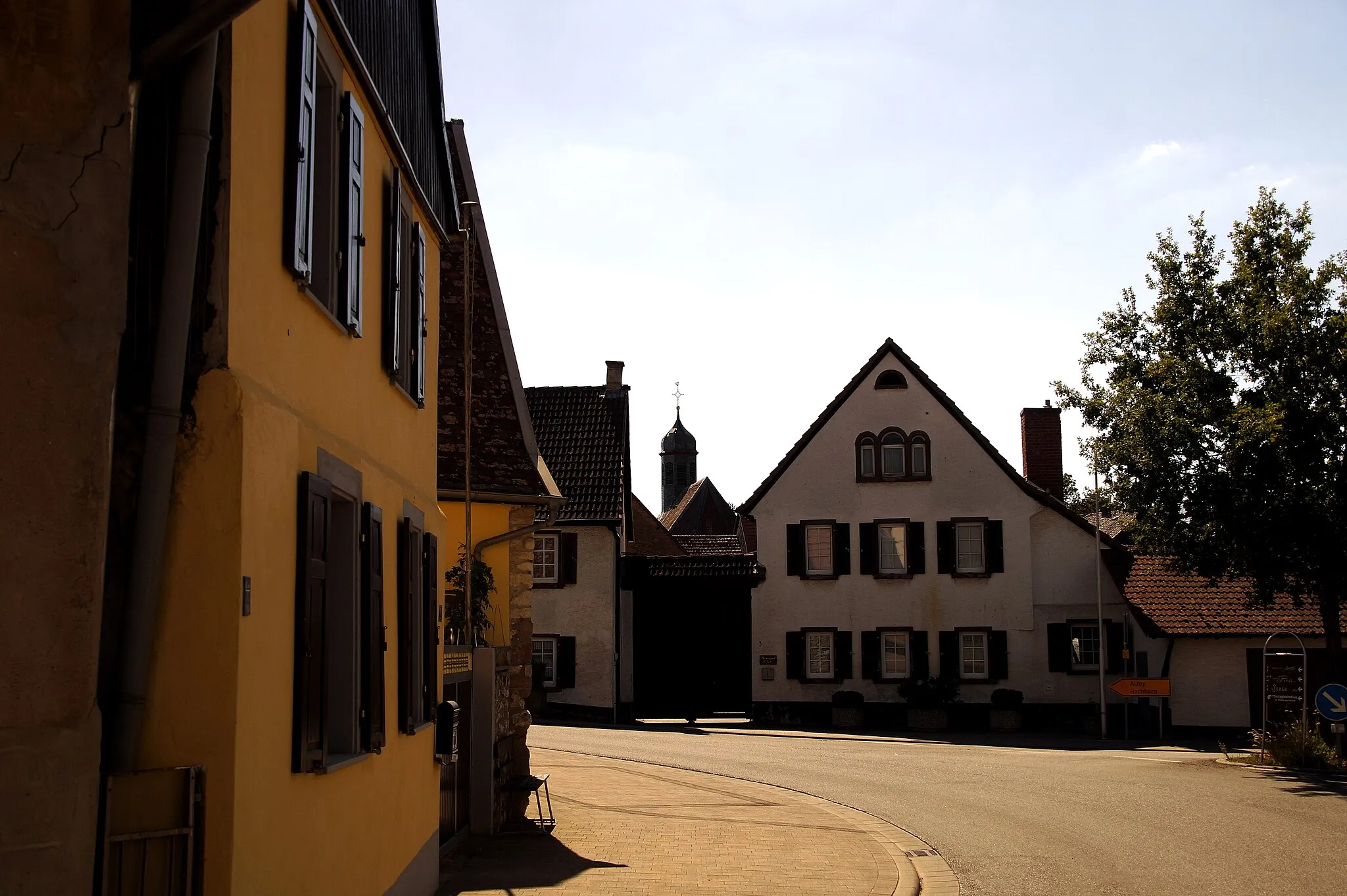 Photo showing: Ortsansicht Monzernheim mit Evangelischer Kirche im Hintergrund