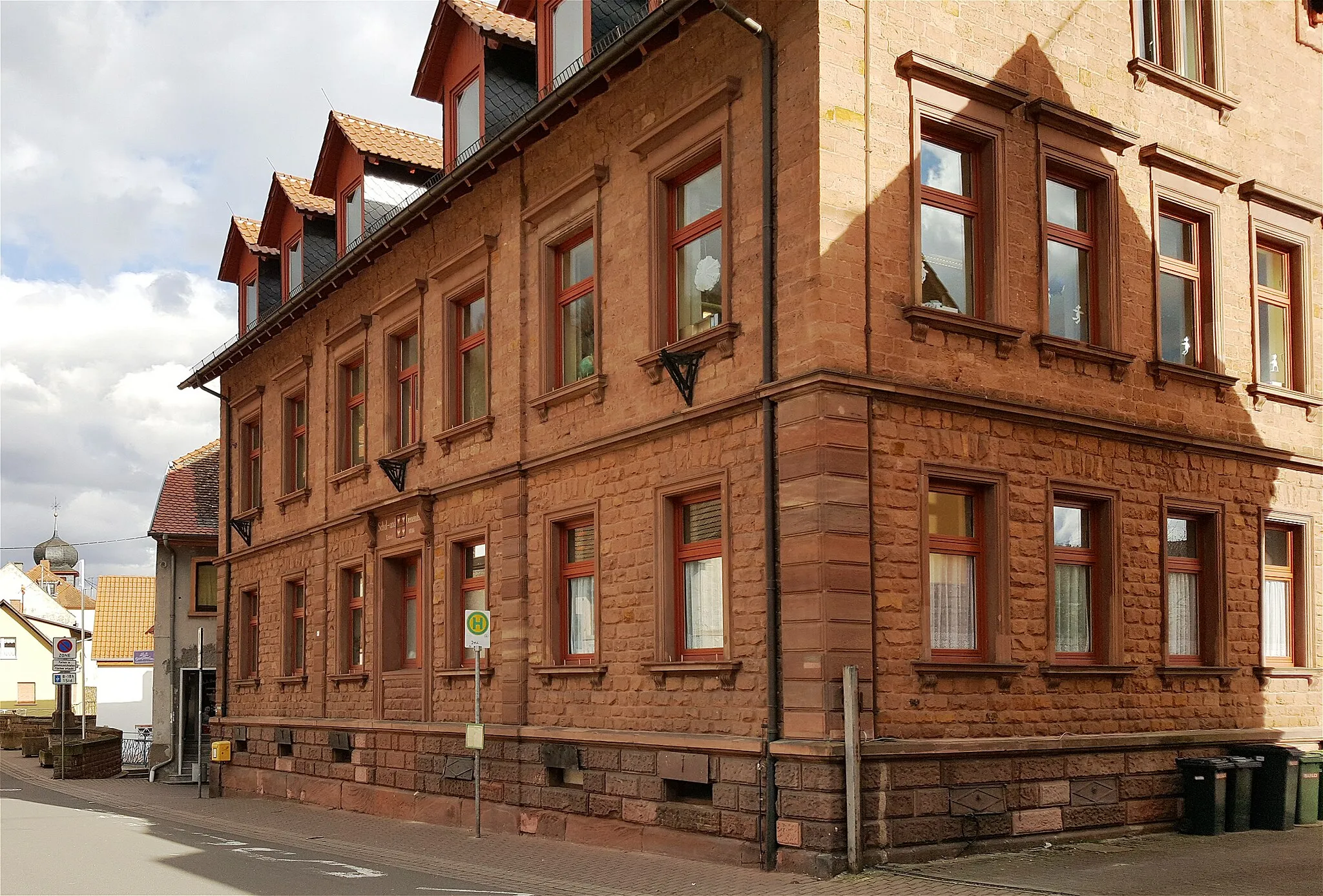 Photo showing: School and Community Center, Altleiningen