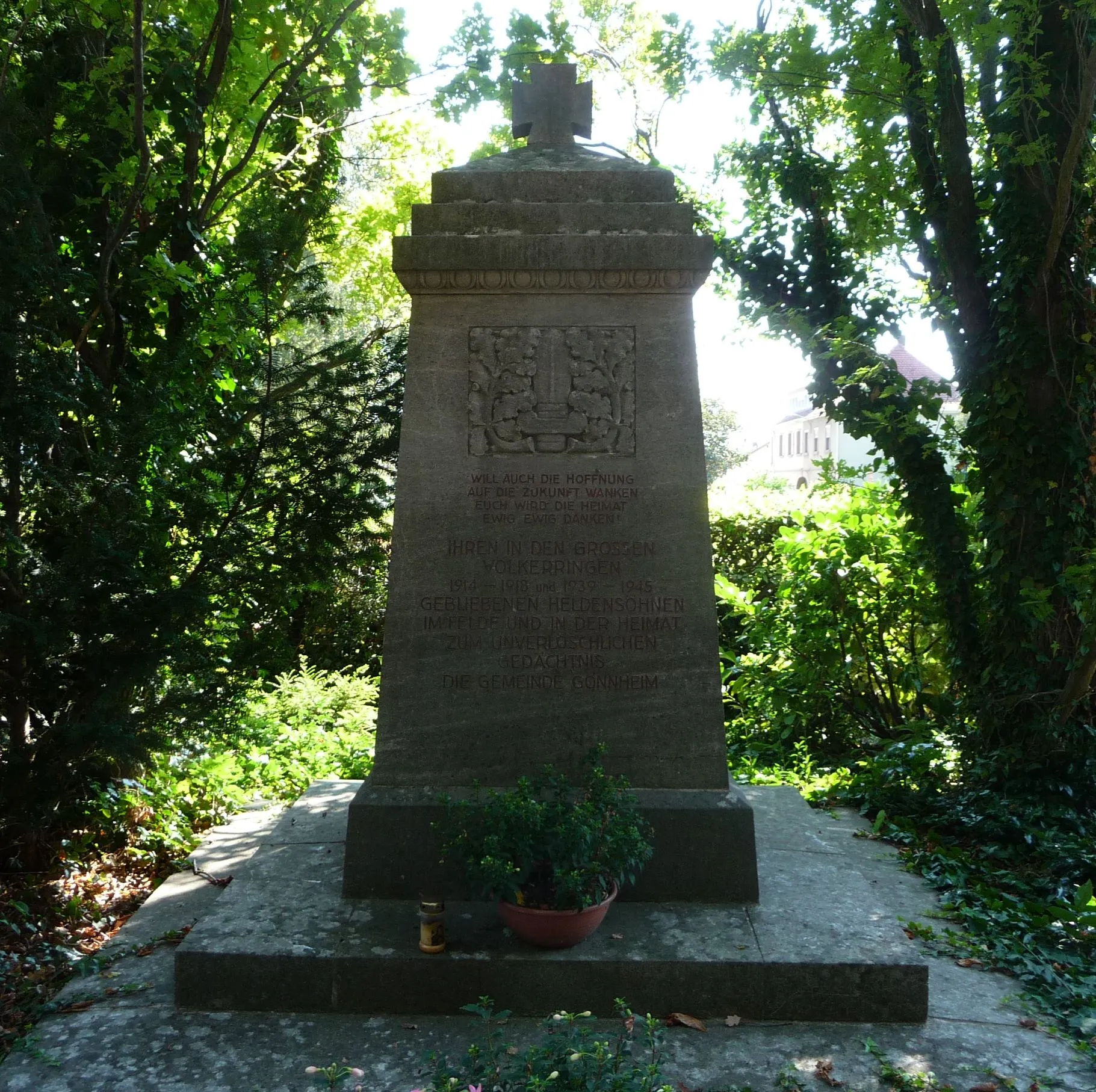 Photo showing: martialisches Kriegerdenkmal 1870/71