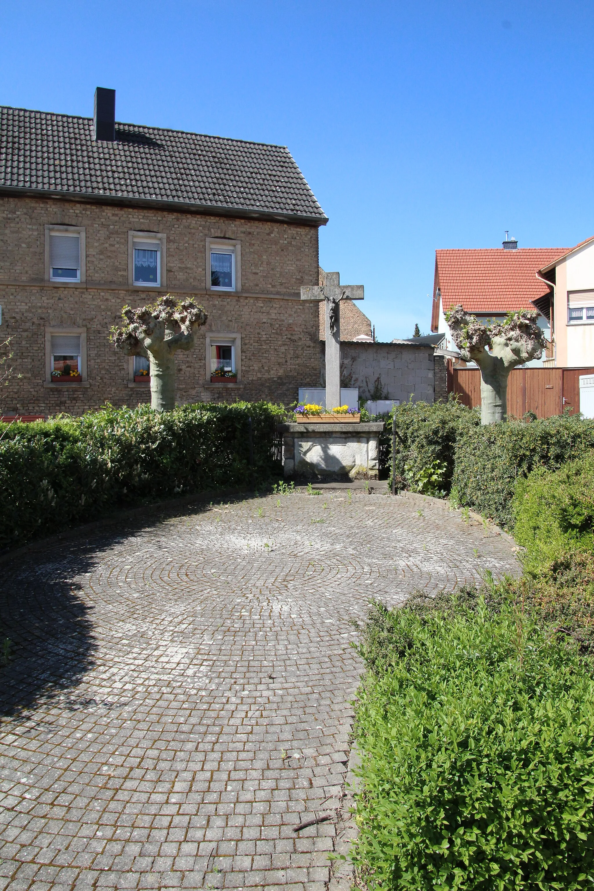 Photo showing: Gabsheim Wegkreuz Hauptstraße, gegenüber Nr. 39