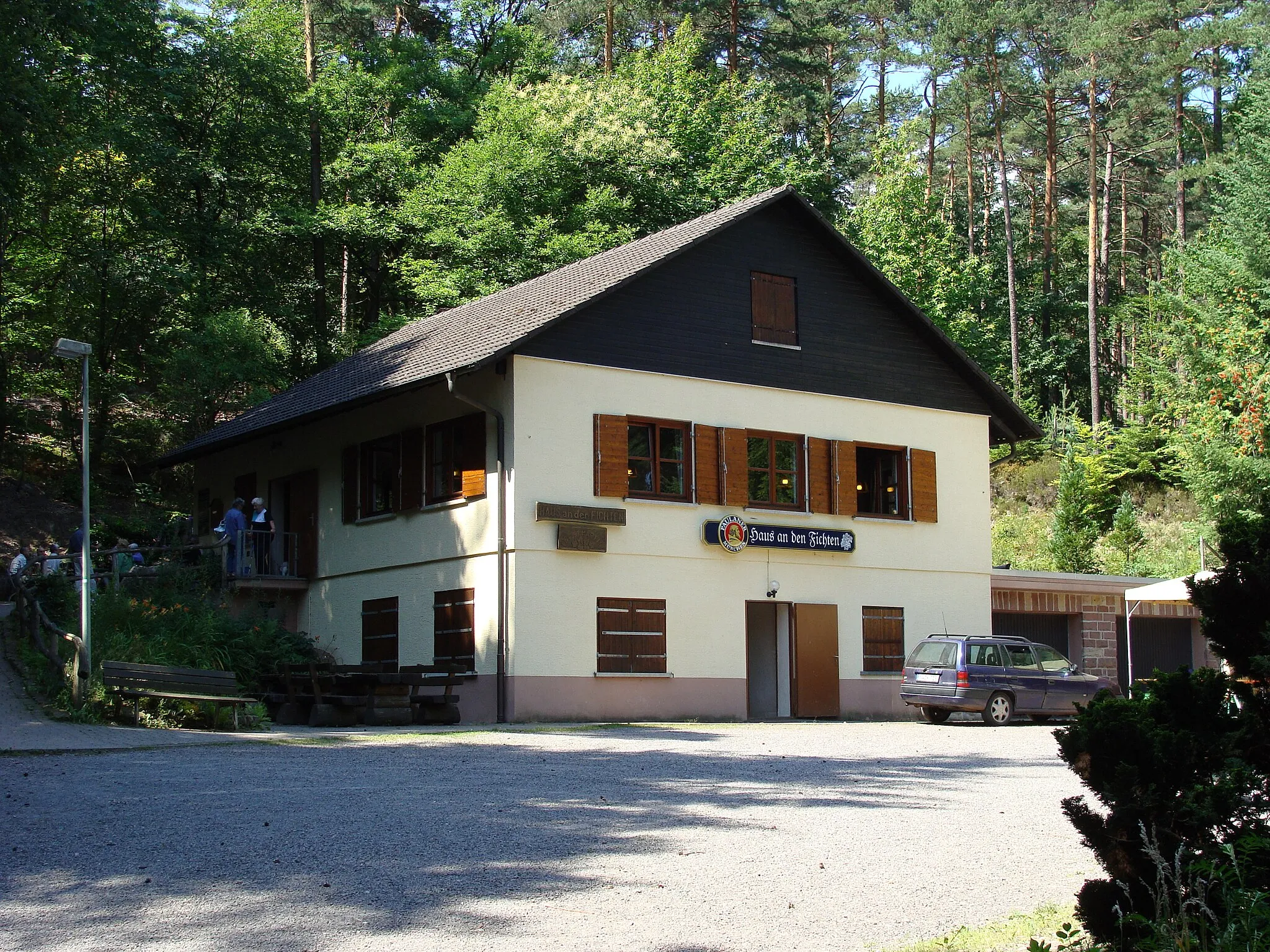 Photo showing: Hut "Haus an den Fichten" (palatinate forest)