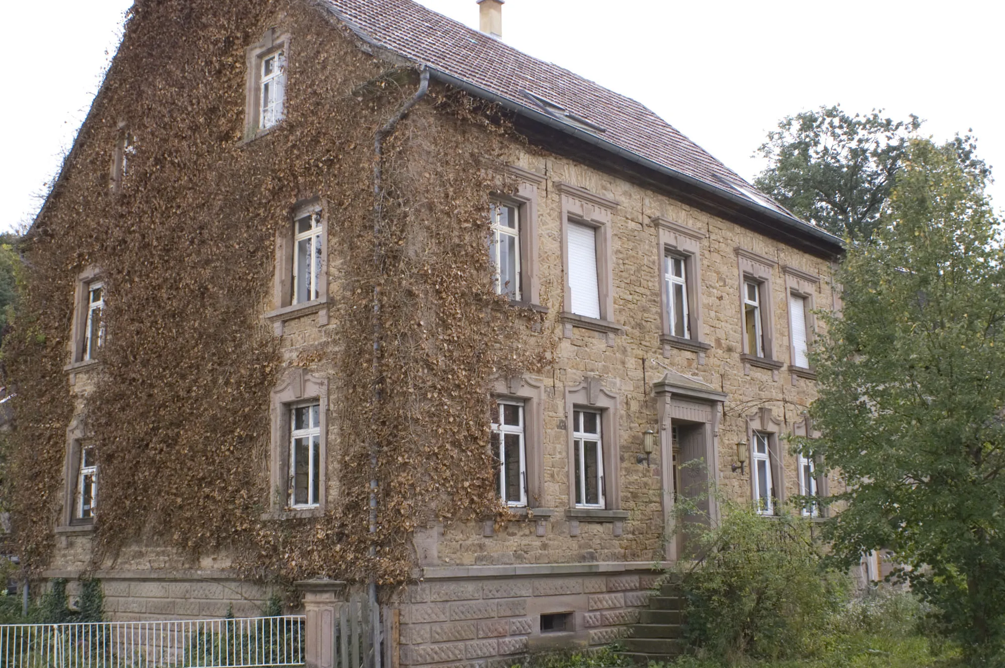 Photo showing: Hintergasse 6: Sandsteinquaderbau, klassizistische und barocke Motive, bezeichnet 1911, Architekt H. Stier