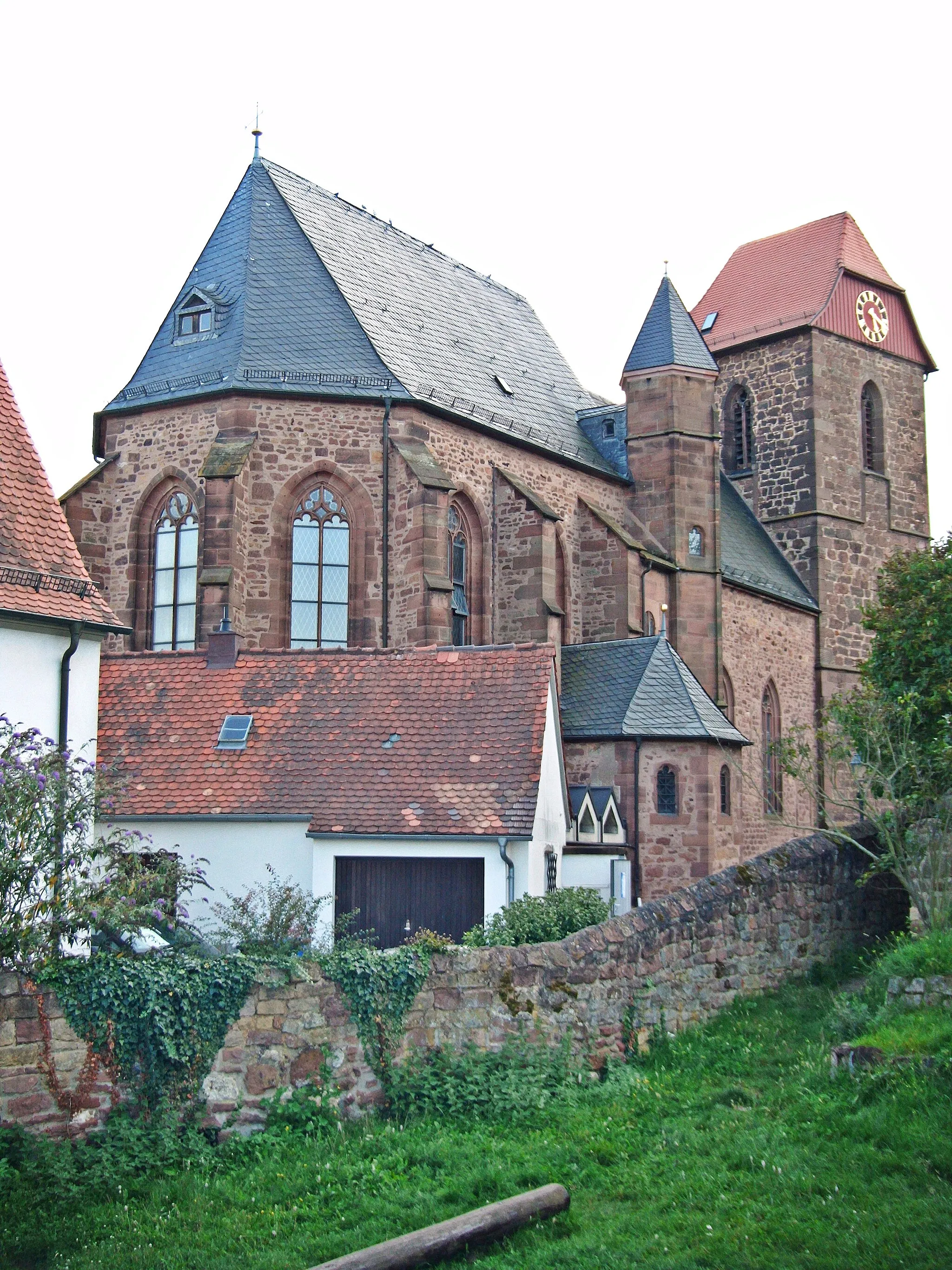 Photo showing: Neuleiningen, kath. Kirche St. Nikolaus, von Osten