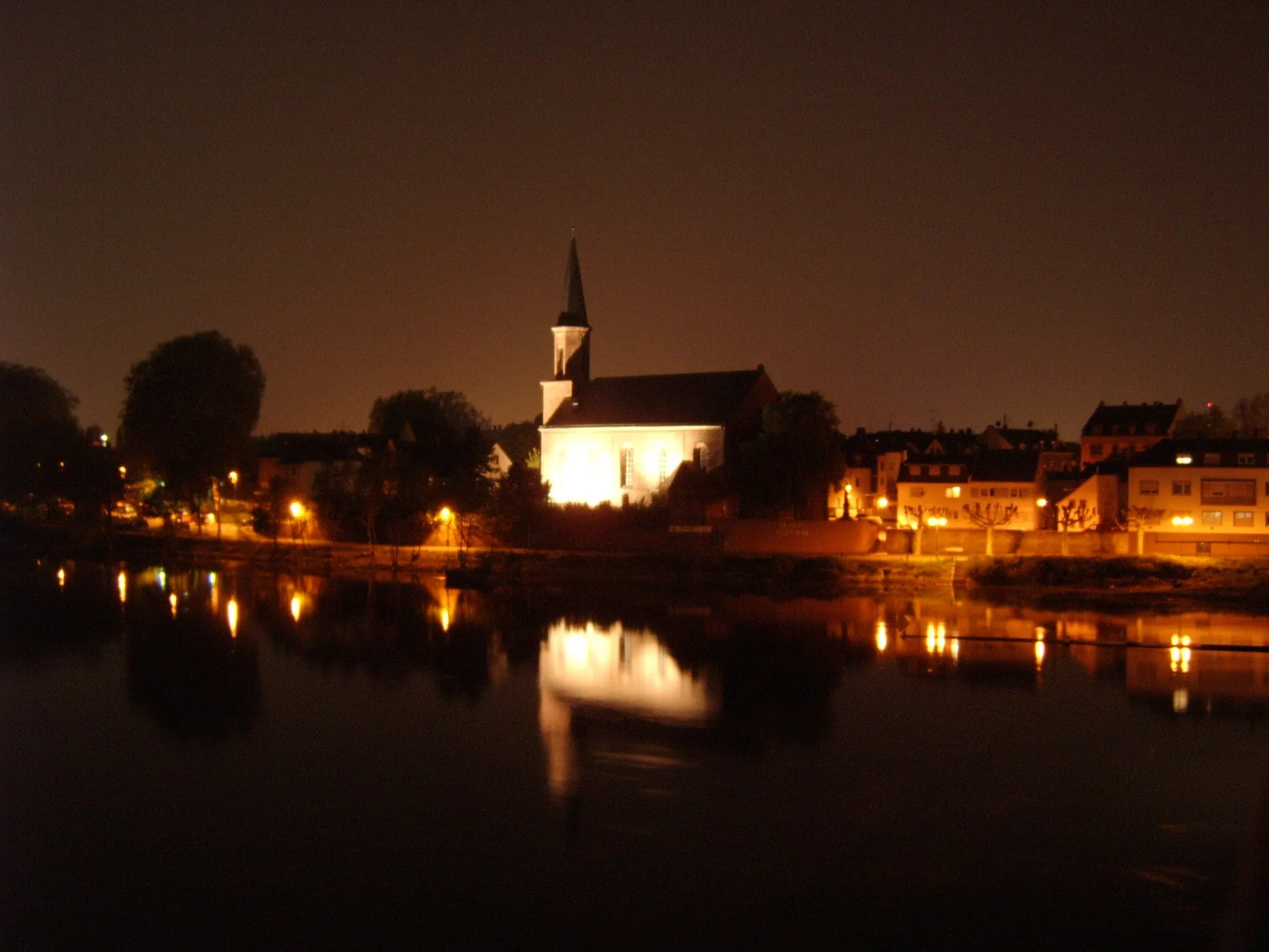 Photo showing: St. Kilian, Mainz-Kostheim bei Nacht