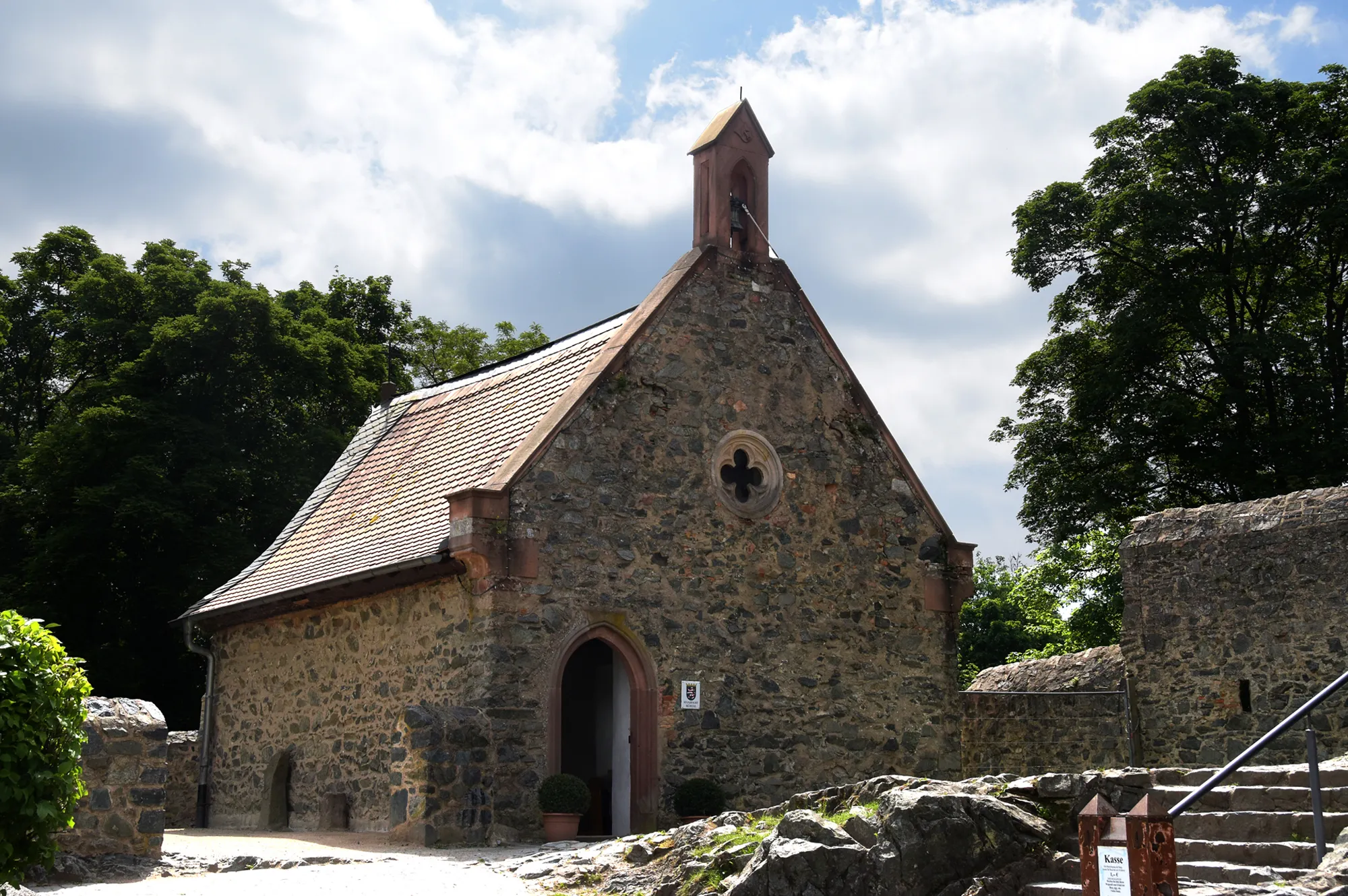 Photo showing: Denkmalgeschützte Kapelle auf Burg Frankenstein, wird heute u.a. als Standesamt genutzt