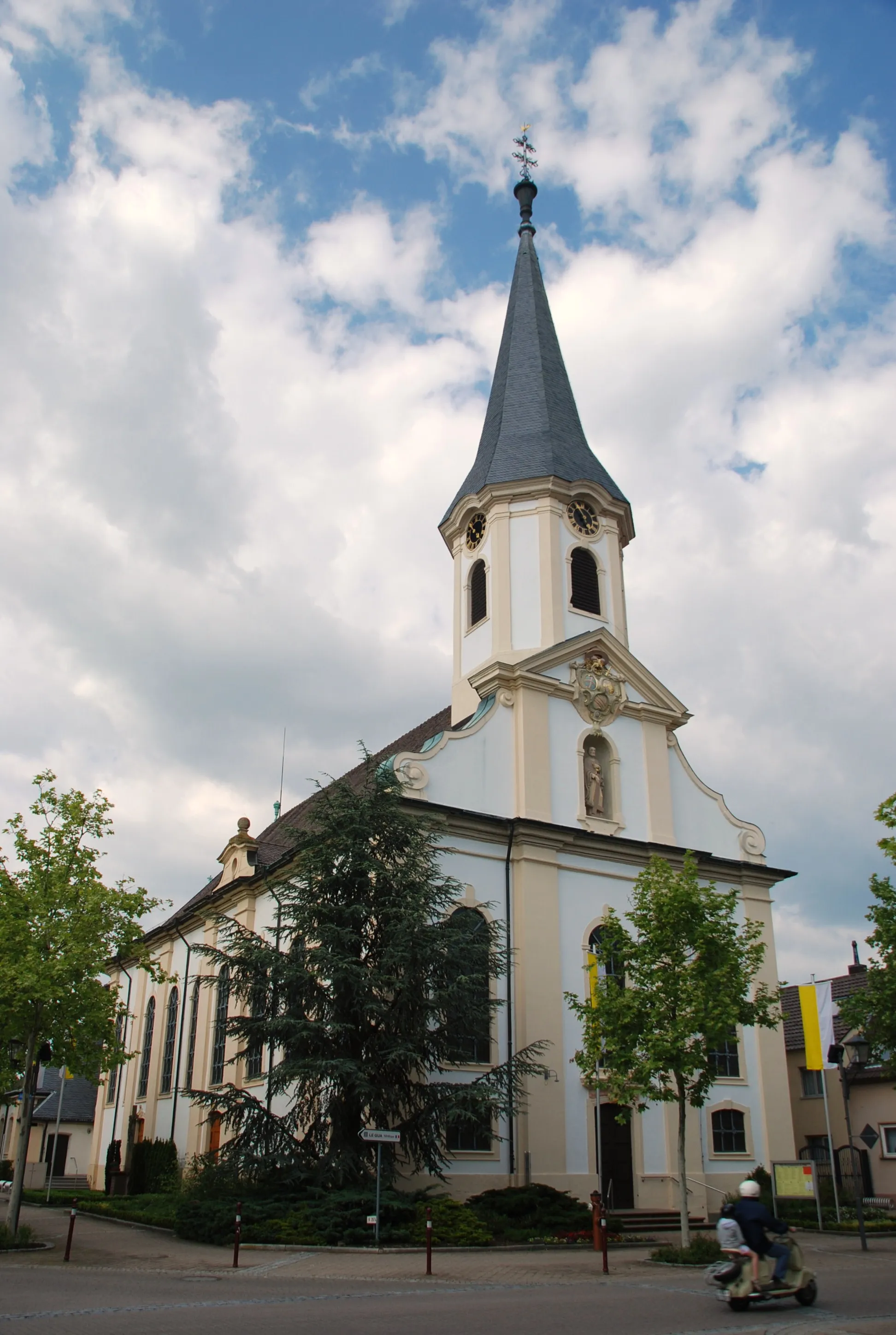 Photo showing: Church of Huttenheim front view