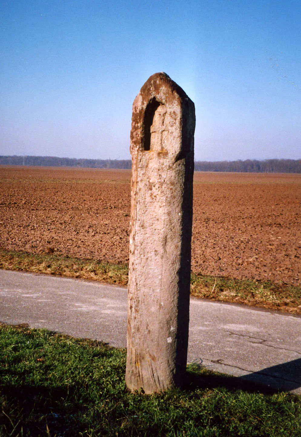 Photo showing: Bildstock an der Erlenbacher Straße bei Hayna; die Jahreszahl 1539 unter der Bildnische ist nicht mehr zu erkennen