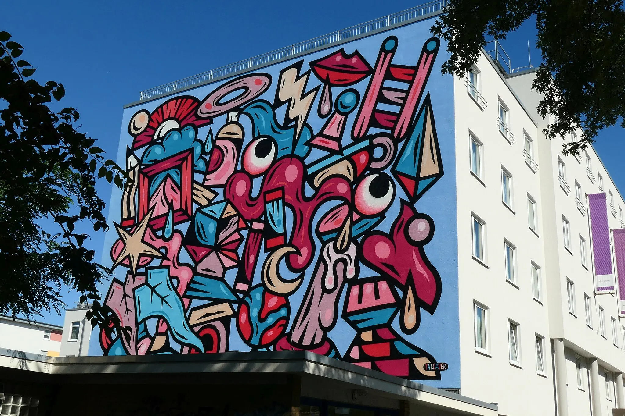 Photo showing: Mural "Feel Like Home" by THE CAVER (2020), F7, 5-13 68159 Mannheim, Germany.