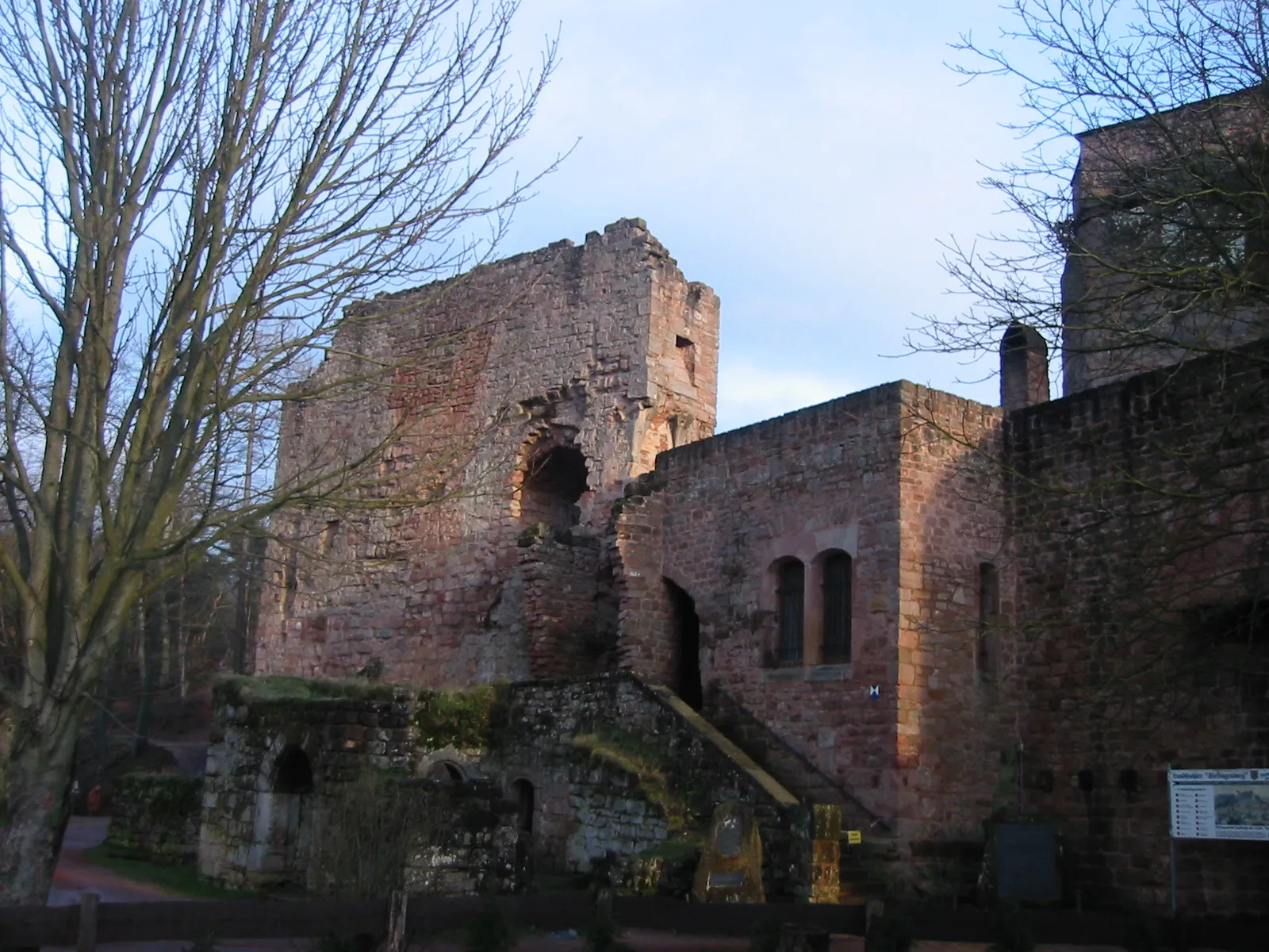 Photo showing: Burg Nanstein 66849 Landstuhl