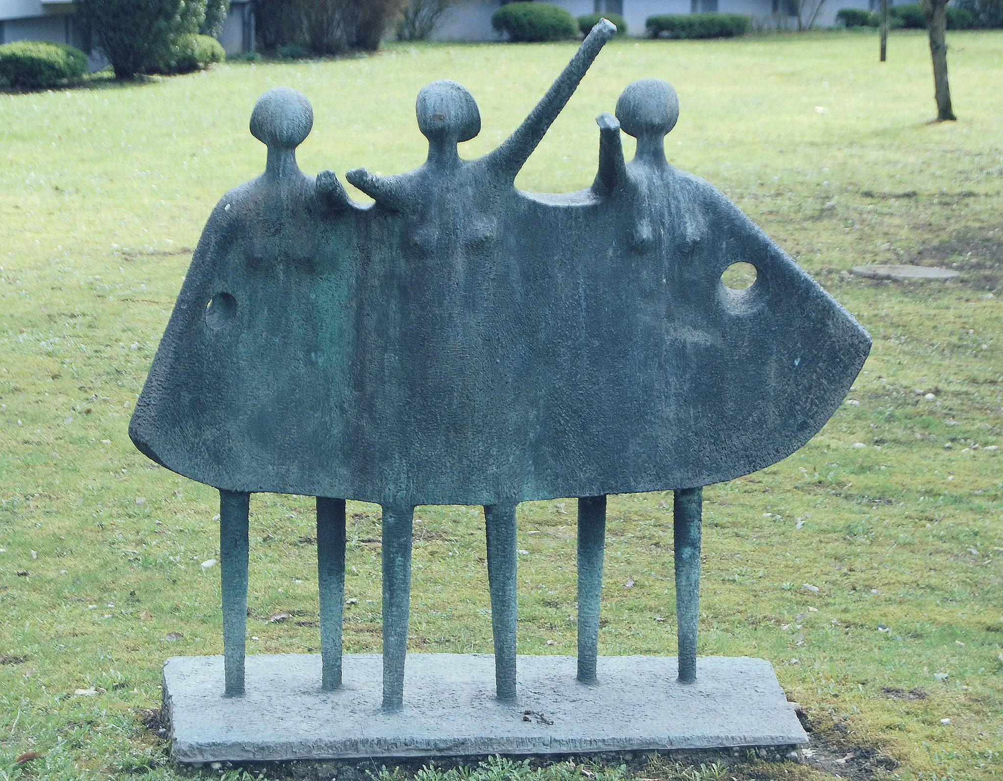 Photo showing: Ute Steffens - Trio, Bronze, 1974, Ostpreußenstraße 1-3, Wiesbaden