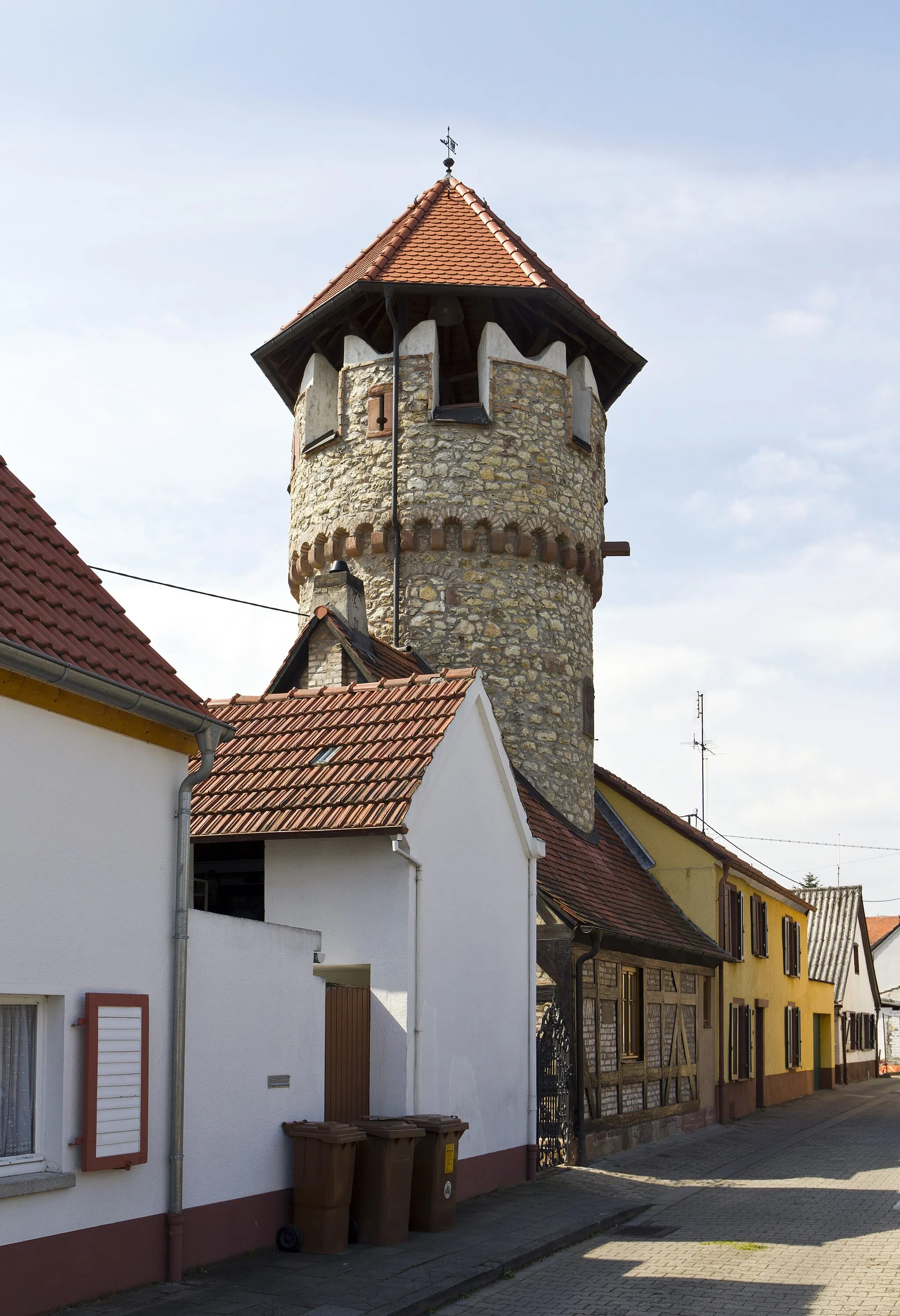 Photo showing: Bürgerturm in Worms-Pfeddersheim in der südlichen Stadtmauer, 1611 erbaut, 2000 renoviert