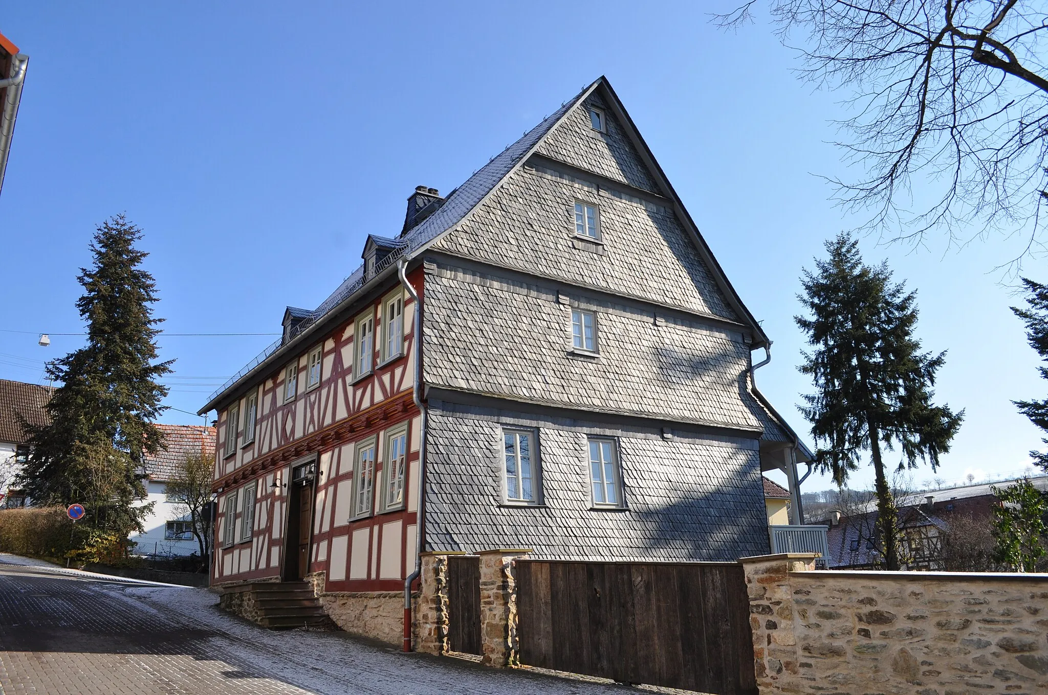 Photo showing: Steinfischbach, Pfarrgasse 7 von unten