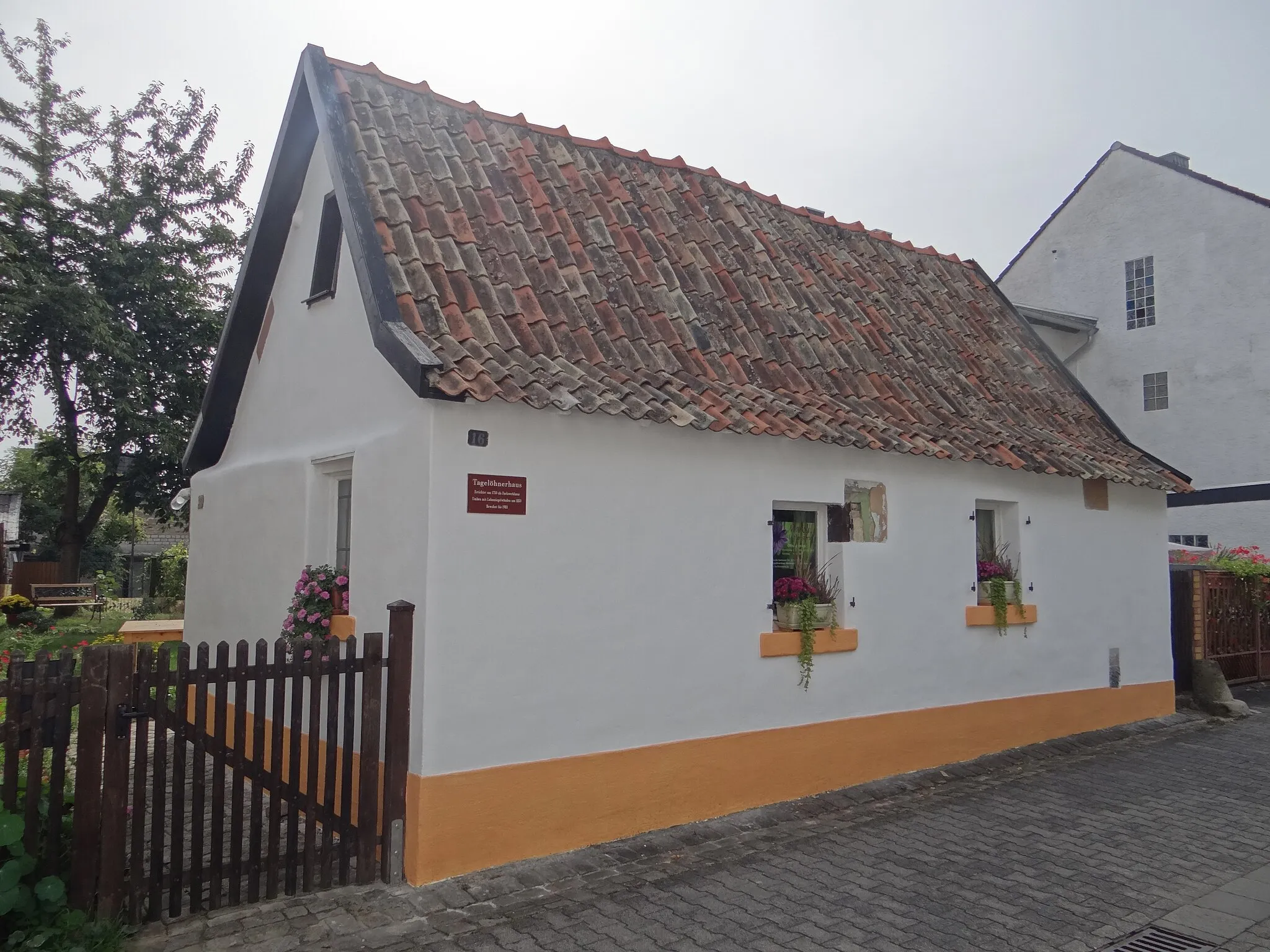Photo showing: Tagelöhnerhaus, teilweise Fachwerk, im Kern aus dem 18. Jahrhundert, Umbau um 1850