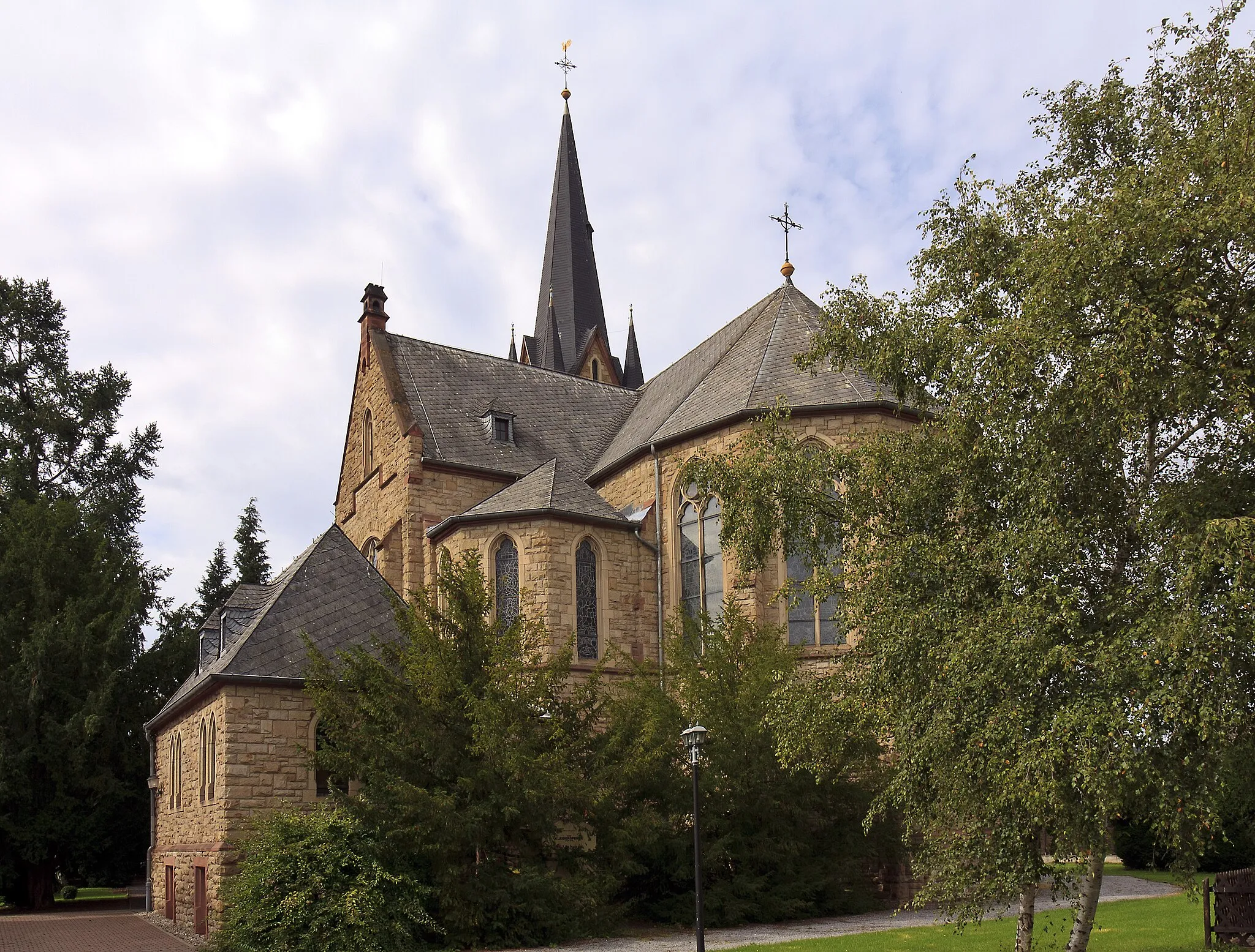 Photo showing: Katholische Pfarrkirche St. Gordianus und Epimachus in Dietersheim zu Bingen am Rhein