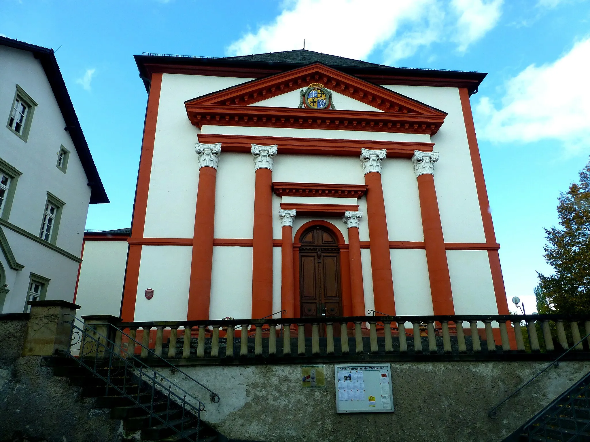 Photo showing: Wallhausen  - Kath. Kirche "St. Laurentius  – Eingang Kirchgasse