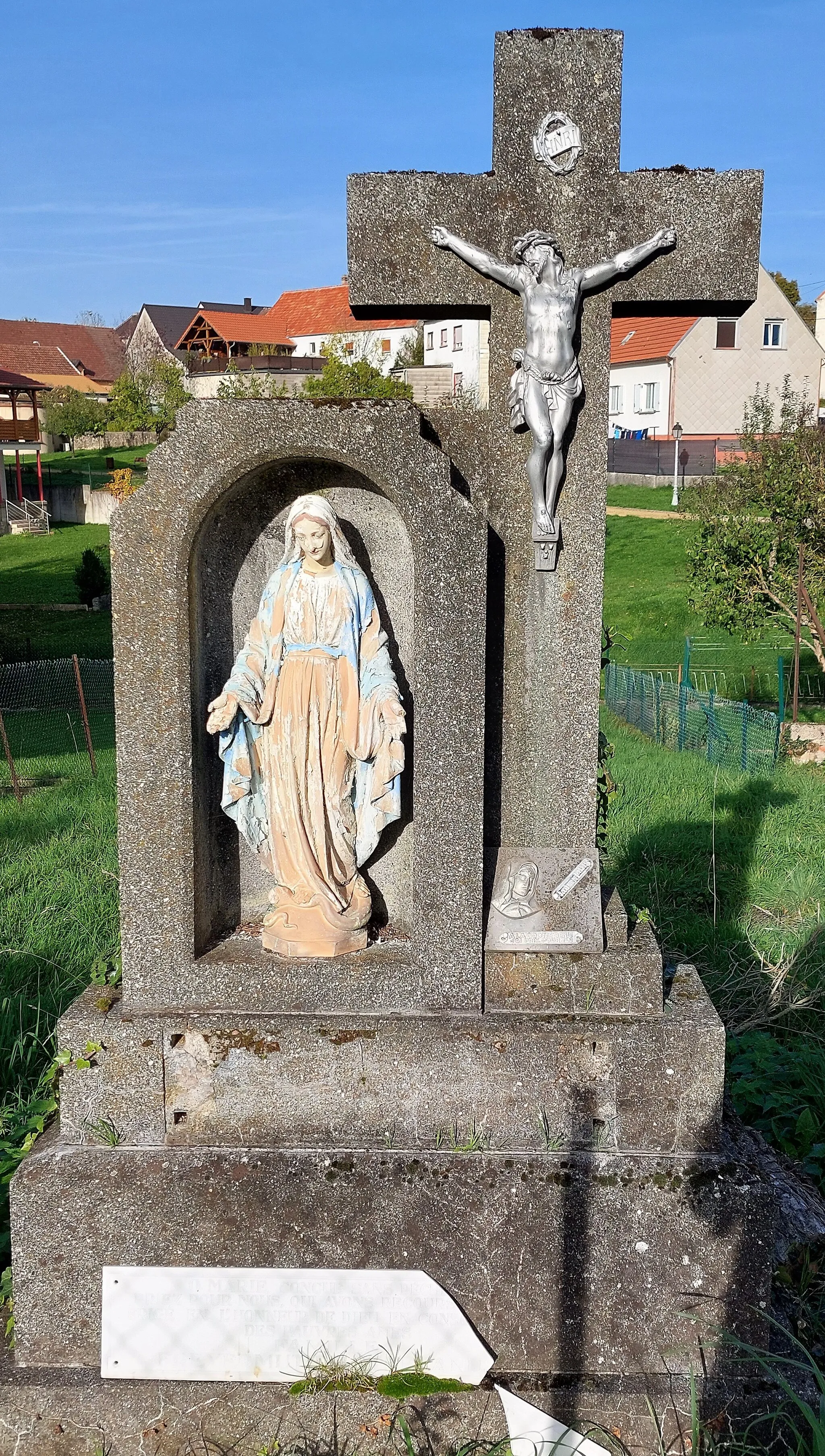 Photo showing: Statue de la Vierge Marie rue des muguets à Etting