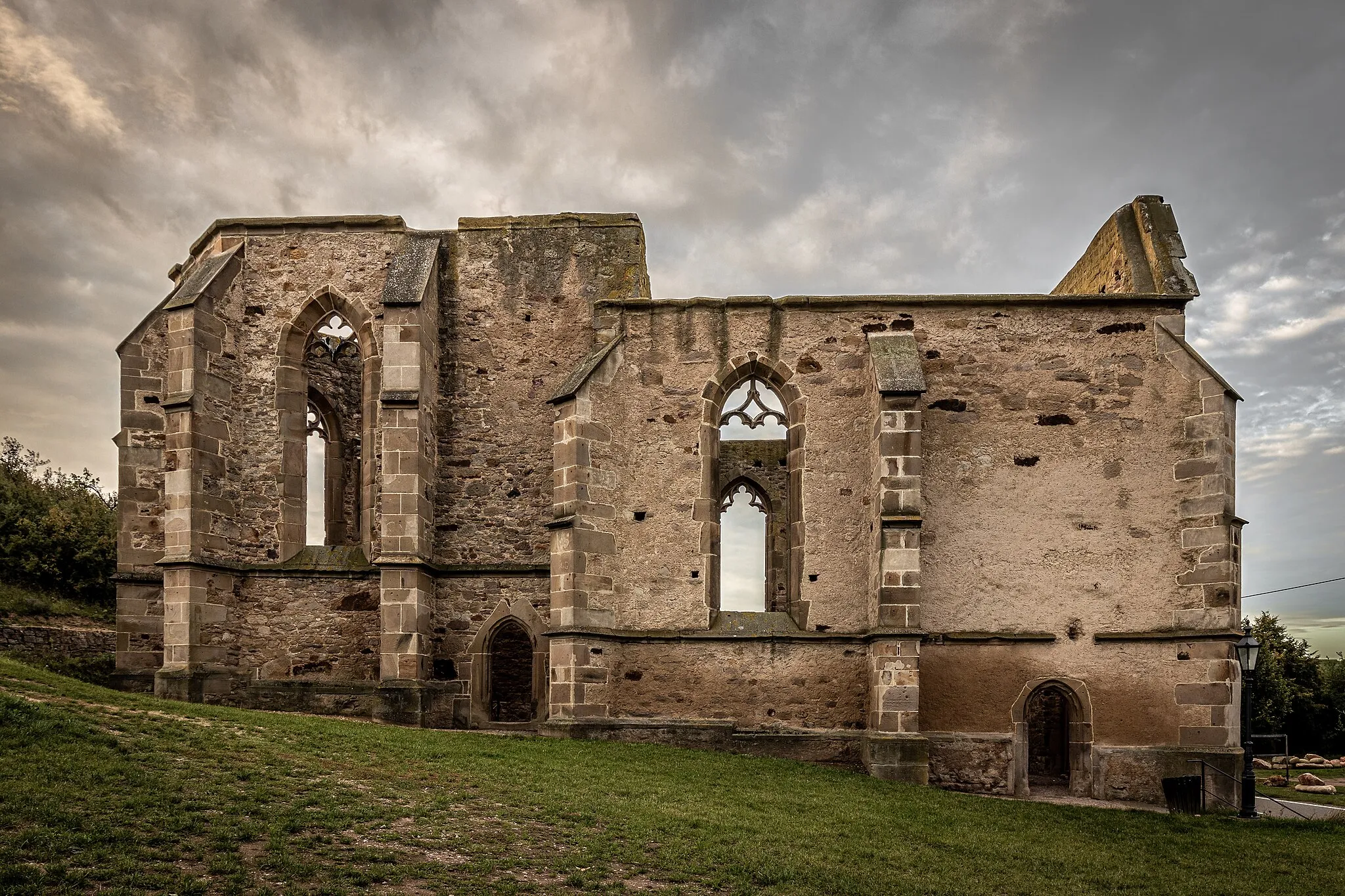 Photo showing: Die Ruine der "Beller Kirche", kurz vor dem Sonnenaufgang