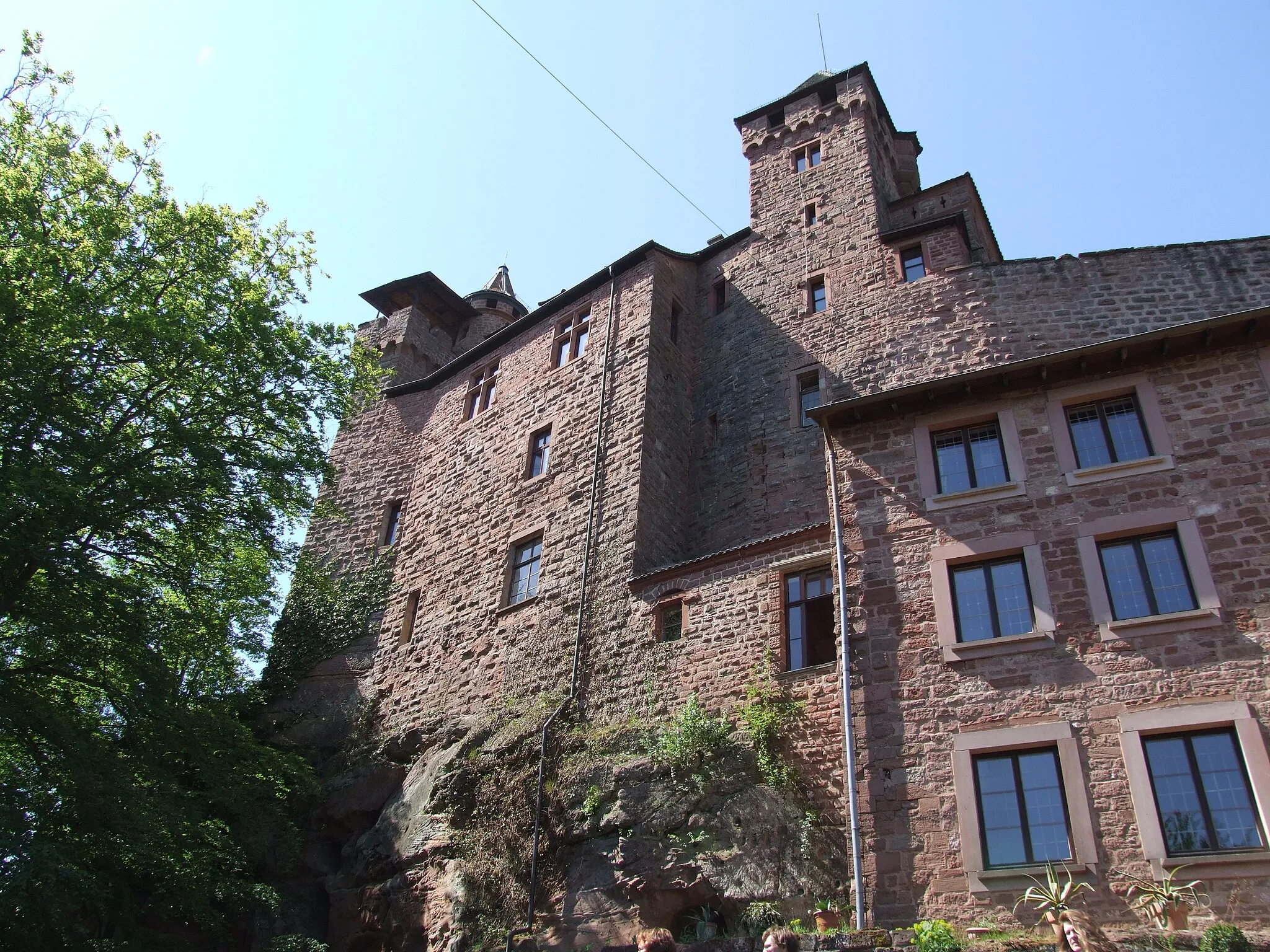 Photo showing: Hauptgebäude der Burg Berwartstein
