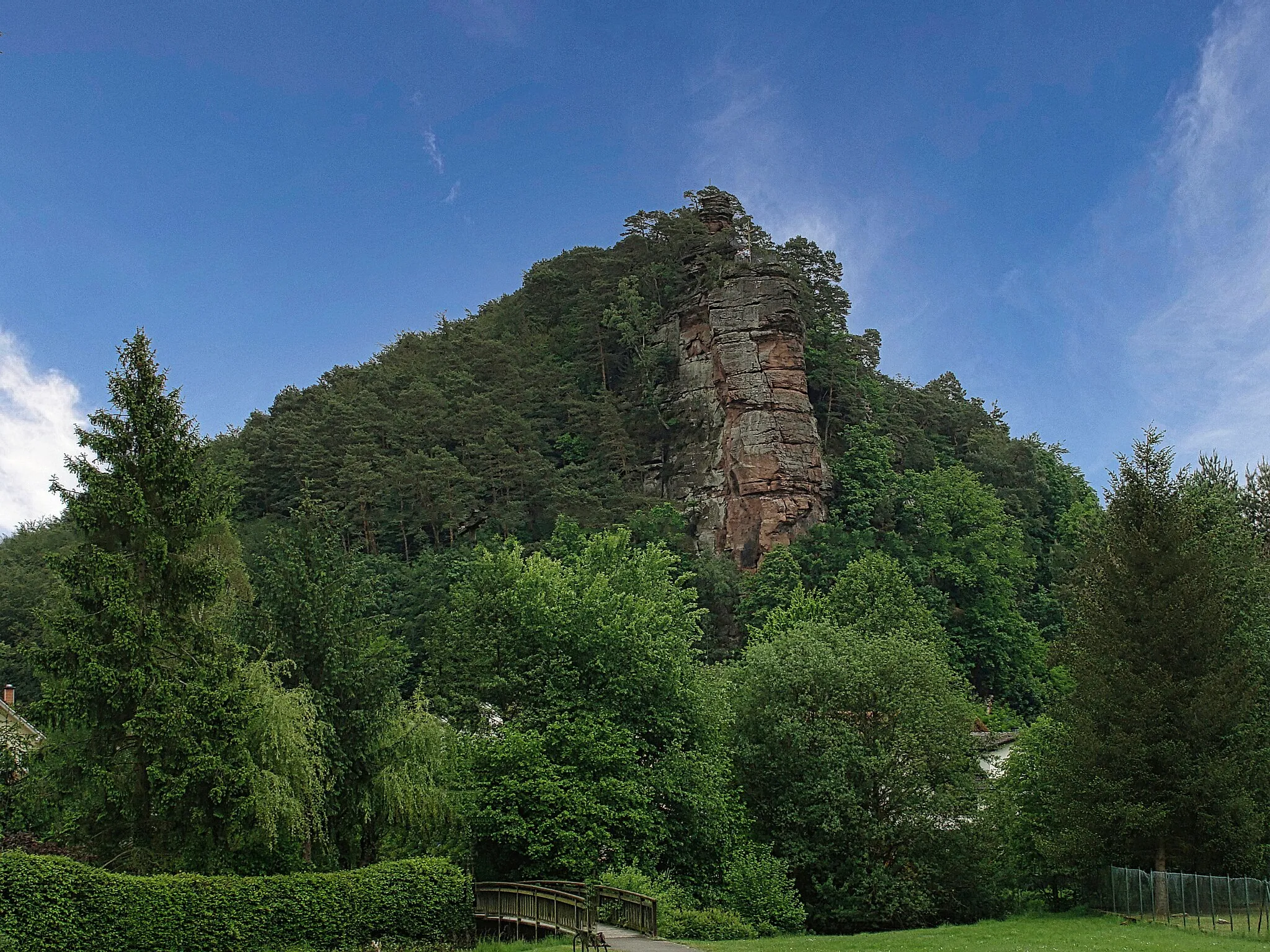 Photo showing: Jungfernsprung in Dahn (Wasgau) - Blick vom Wislautertal