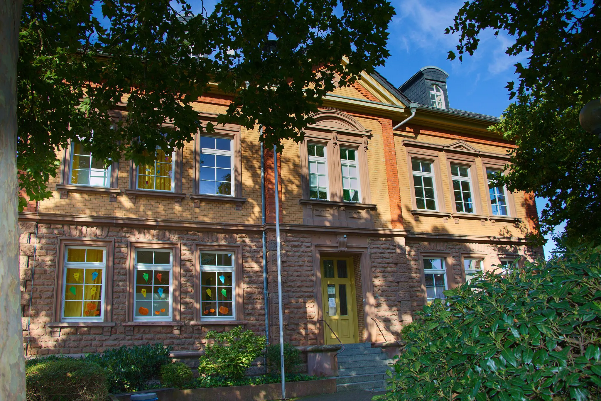 Photo showing: Studernheim Schulhaus