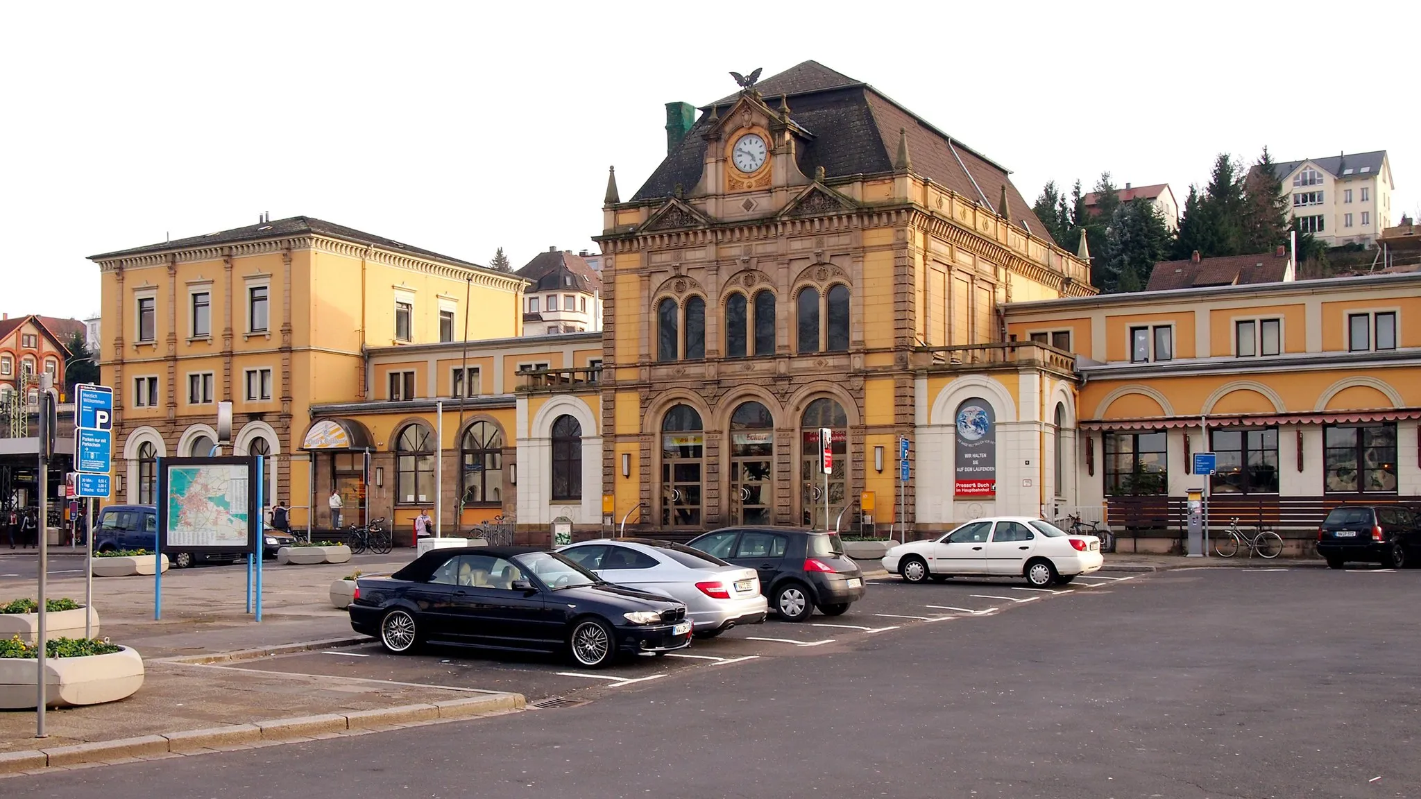 Photo showing: Neustadt an der Weinstraße, Hauptbahnhof, railway station