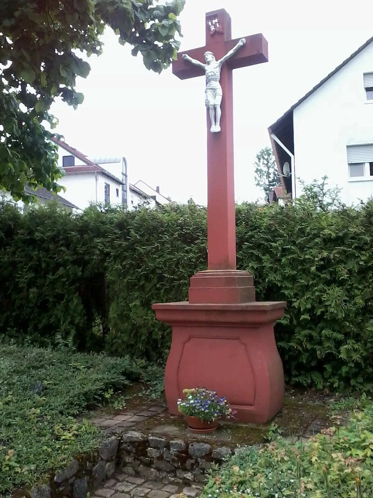 Photo showing: Wegekreuz im Weidenweg an der Einmündung der Kreuzstraße in Zornheim