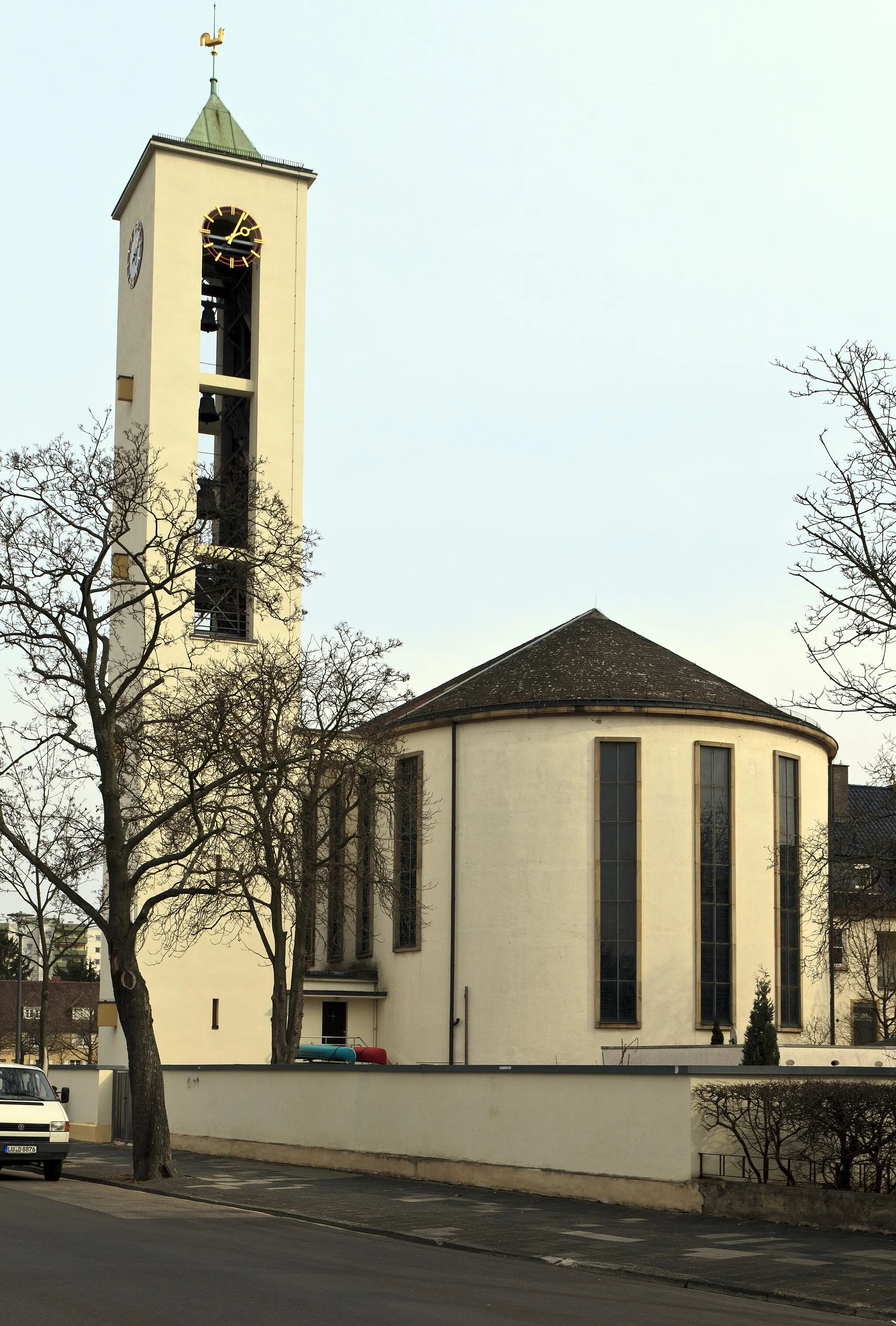 Photo showing: Erlöserkirche in Ludwigshafener Stadtteil Gartenstadt