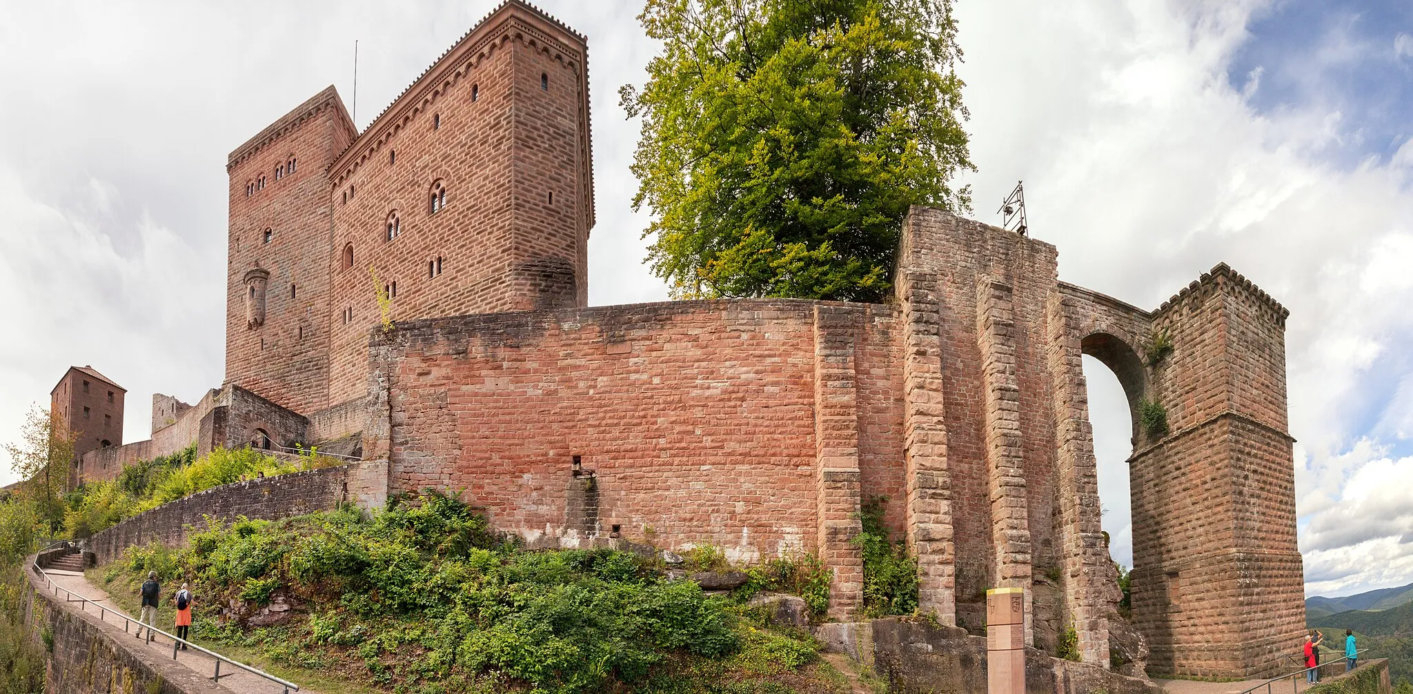 Photo showing: Reichsburg Trifels