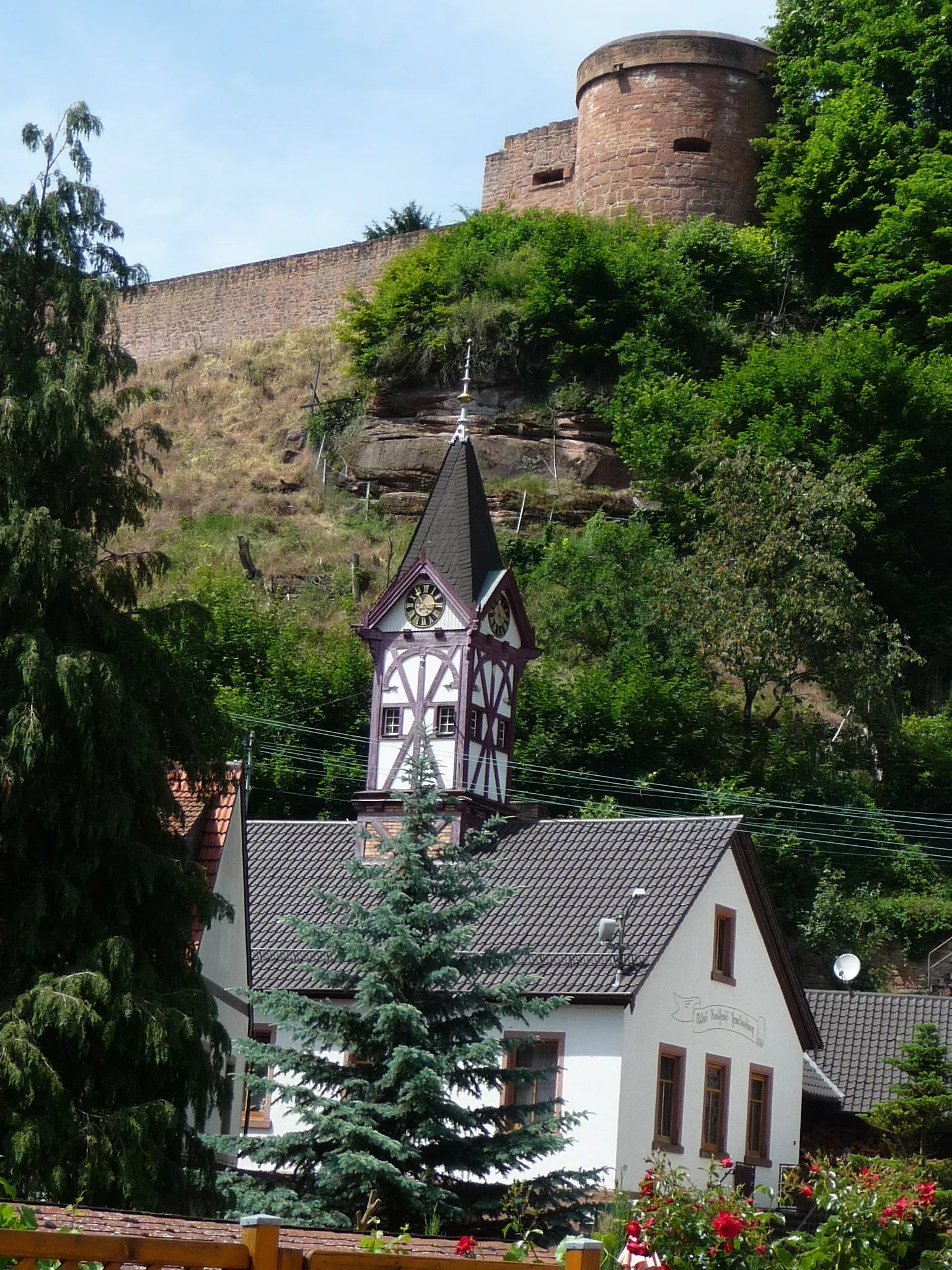 Photo showing: Hardenburg ist ein Stadtteil der rheinland-pfälzischen Kreisstadt Bad Dürkheim.
