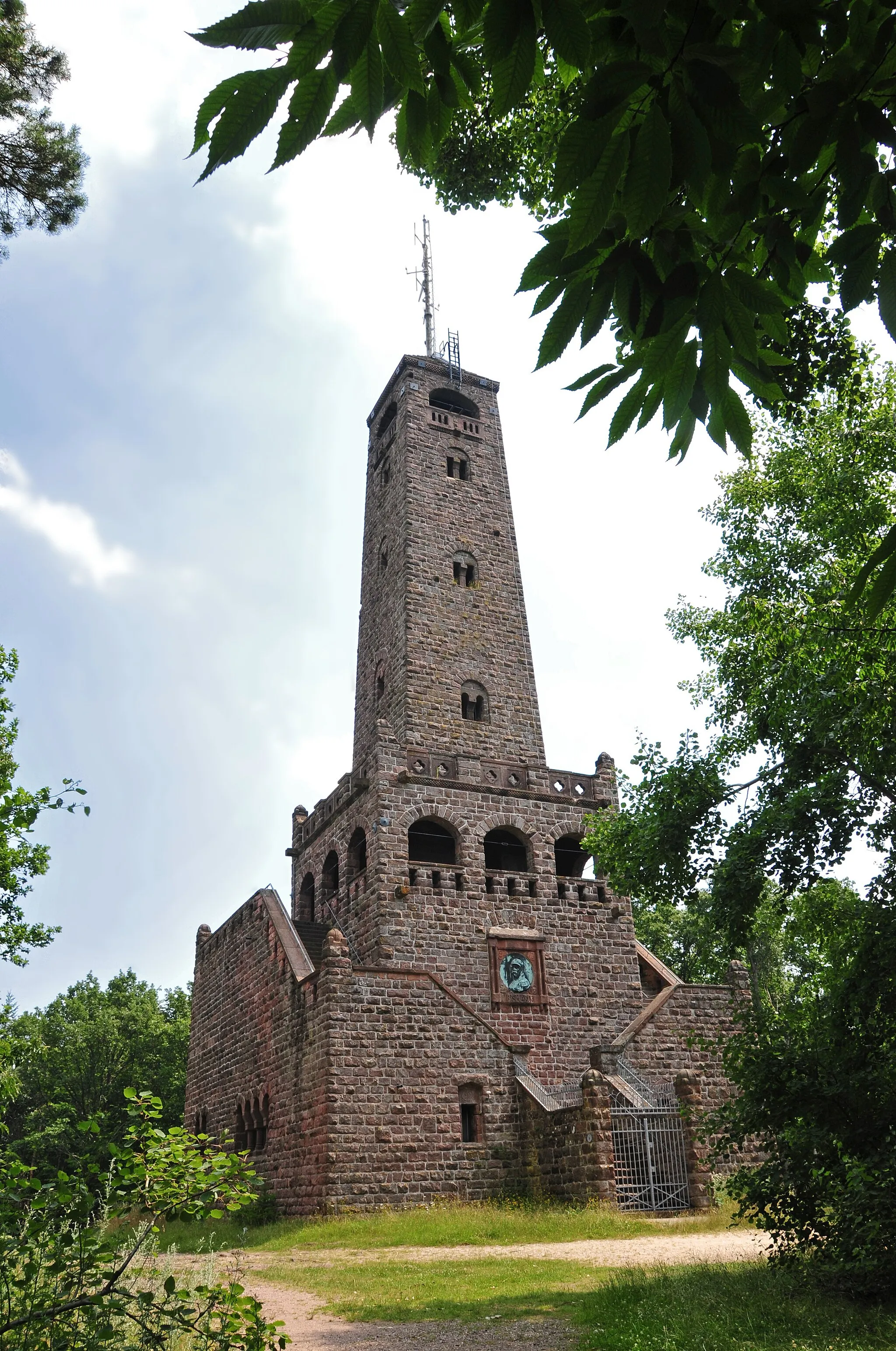 Photo showing: Bismarck tower on Peterskopf, near Kallstadt, Germany