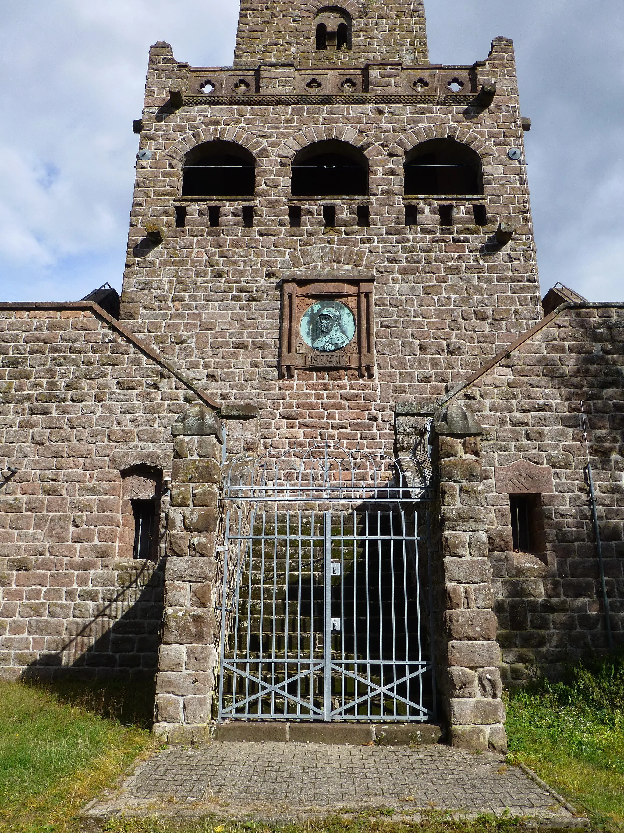 Photo showing: Bismarckturm (Kallstadt), Westzugang