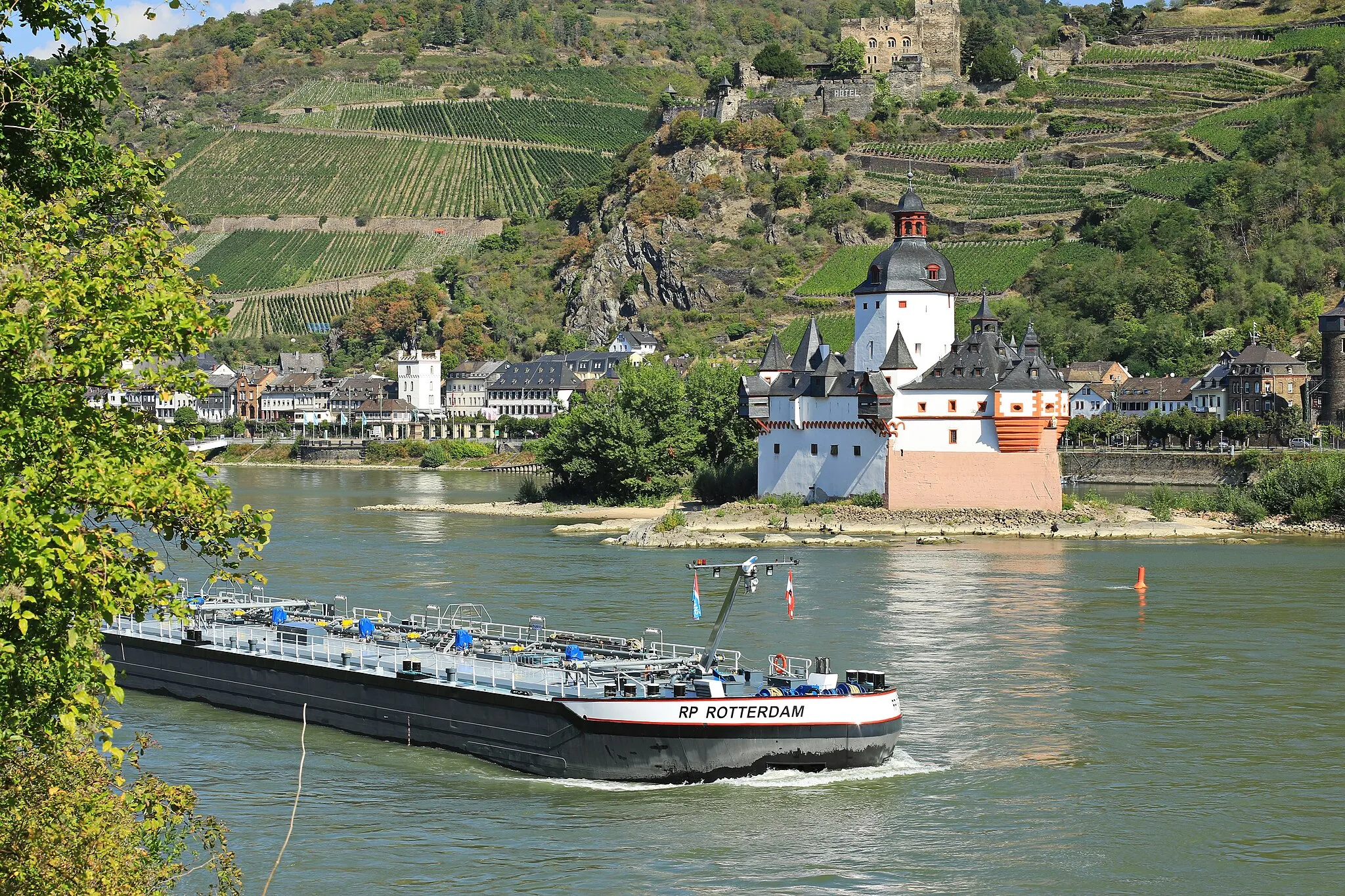 Photo showing: Burg Pfalzgrafenstein auf der Insel Falkenau im Rhein bei Kaub. Rhein-Lahn-Kreis, Rheinland-Pfalz. Deutschland. Seit 2002 ist sie Teil des UNESCO-Welterbes Oberes Mittelrheintal.