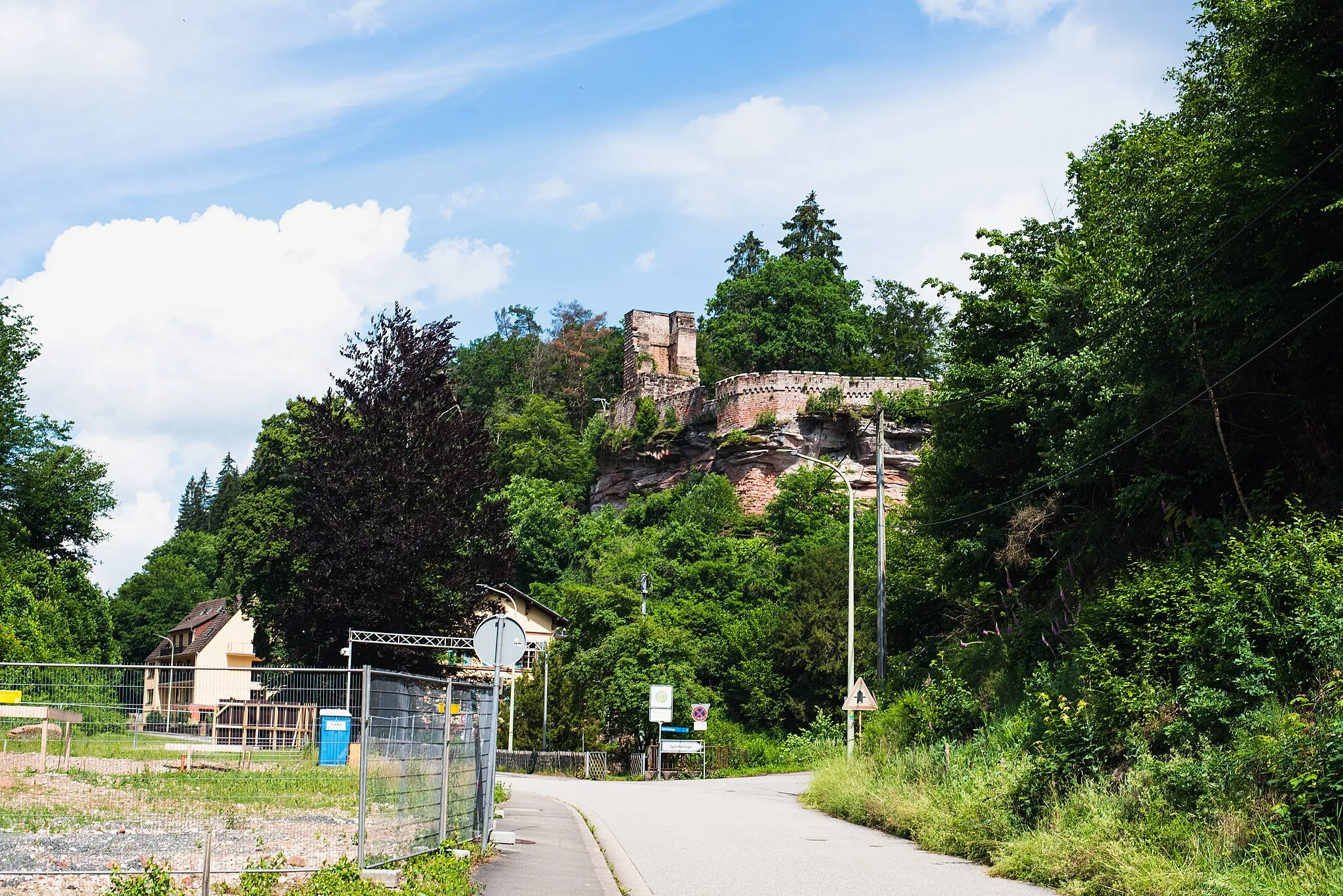 Photo showing: Blick zu der Burg Diemerstein.