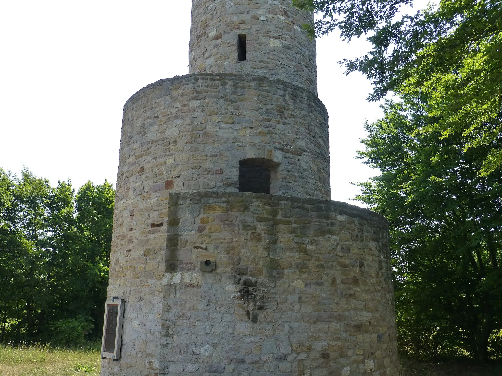 Photo showing: Wartbergturm, Mauern des 1. und 2. Podests