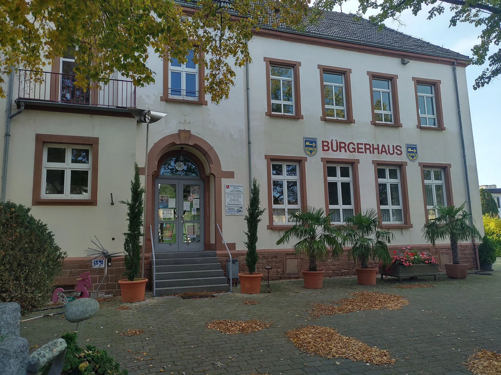 Photo showing: Das Gebäude der Ortsverwaltung Weinsheim