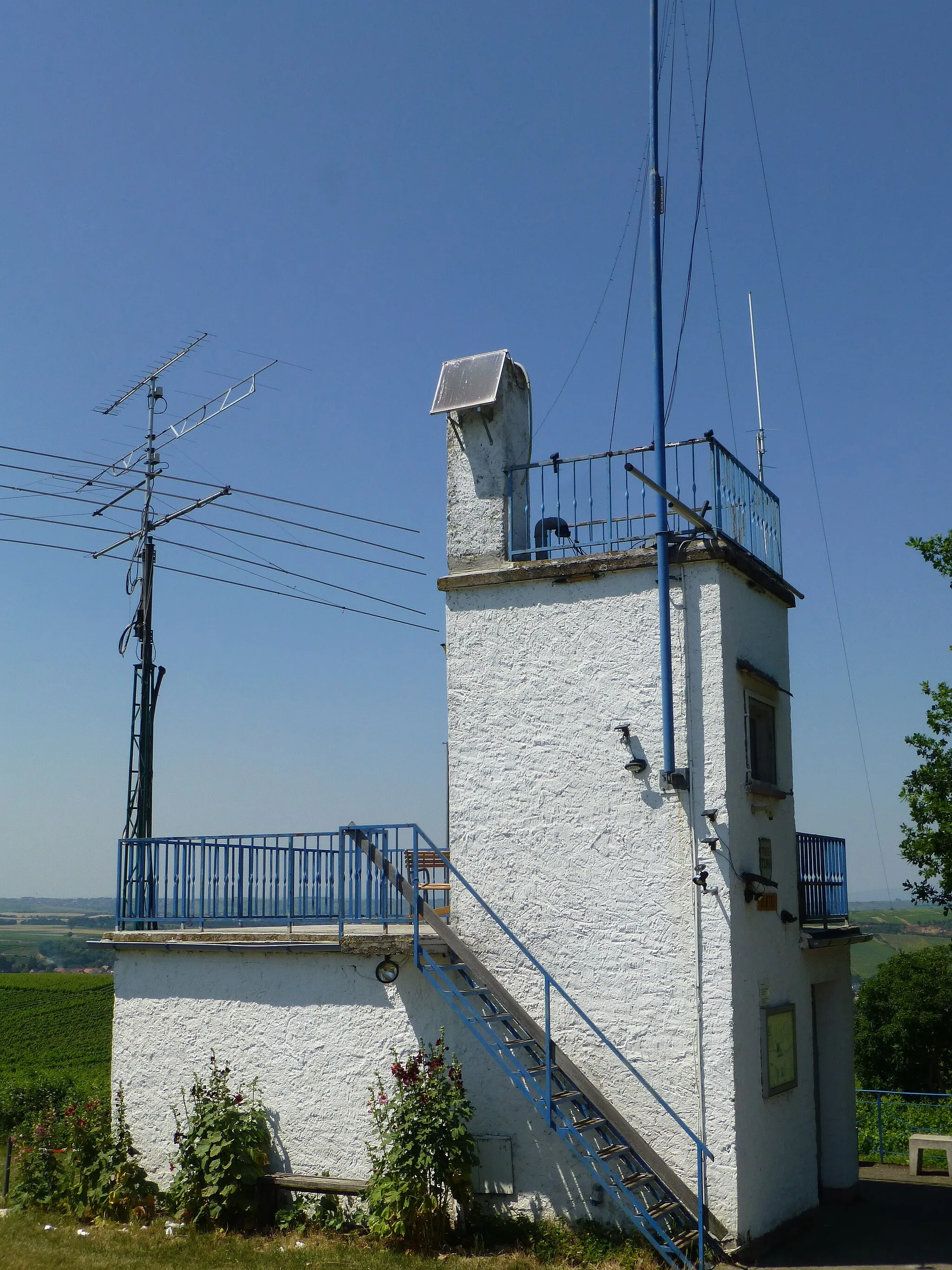 Photo showing: Blick von Süden auf den Trutzturm