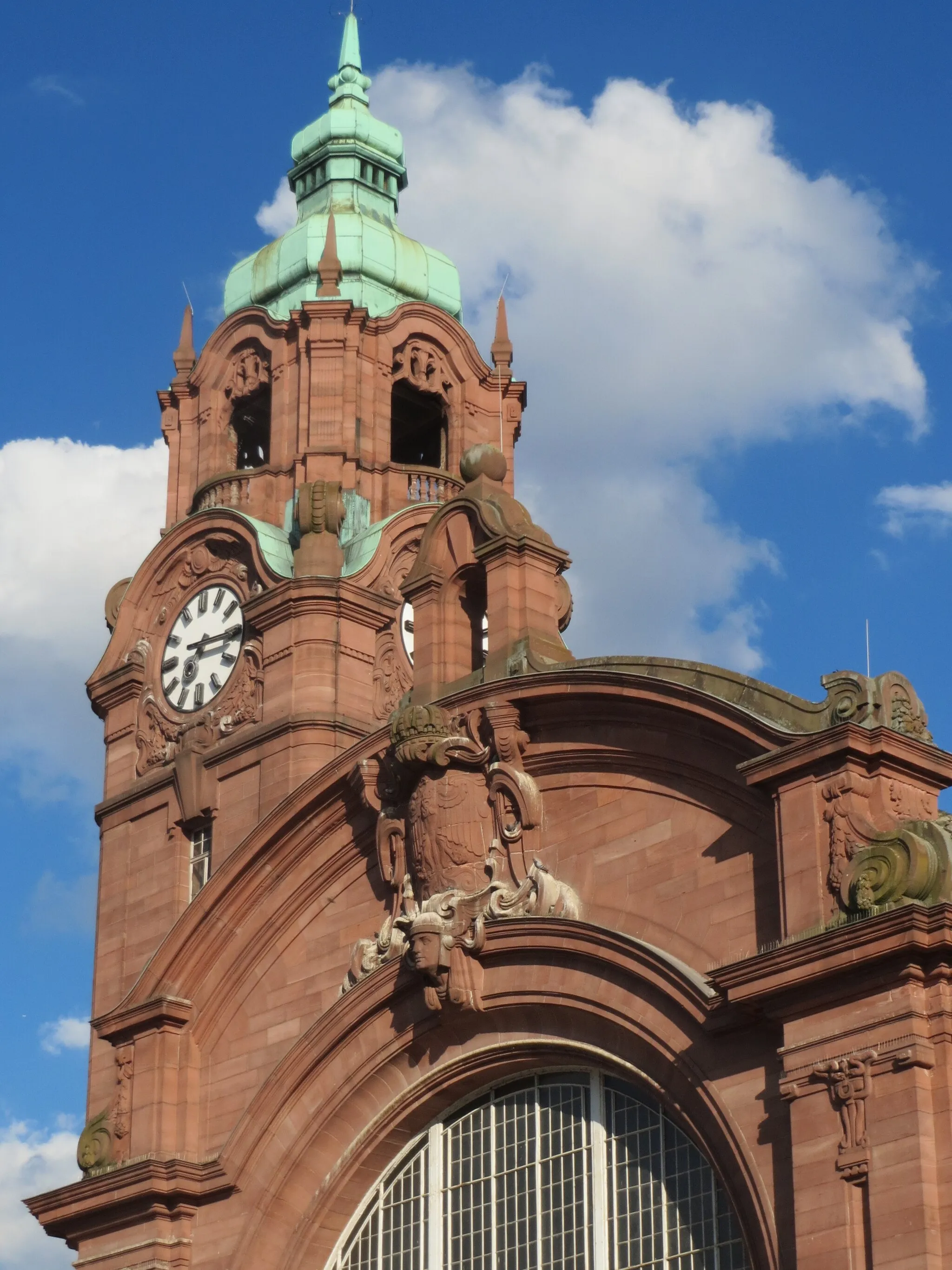 Photo showing: Wiesbaden Hauptbahnhof