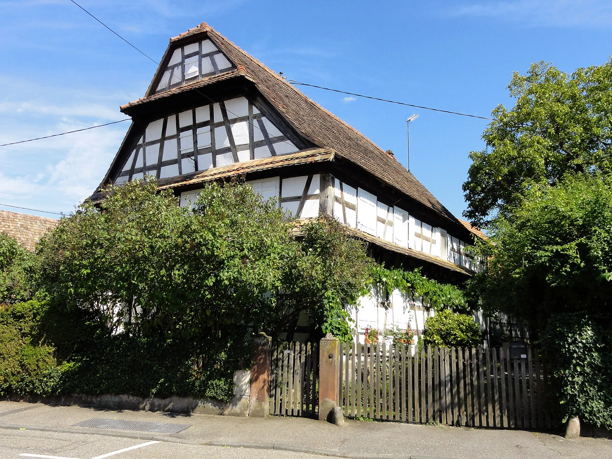 Photo showing: This building is indexed in the base Mérimée, a database of architectural heritage maintained by the French Ministry of Culture, under the reference IA00123797 .