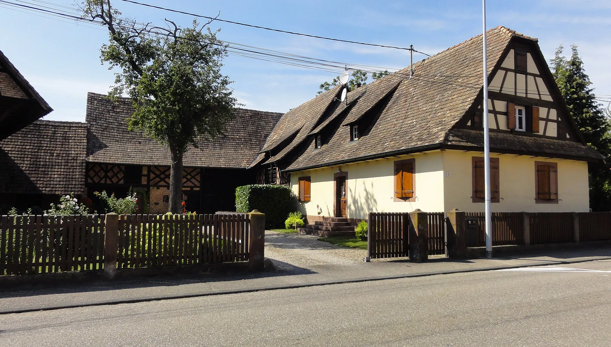 Photo showing: This building is indexed in the base Mérimée, a database of architectural heritage maintained by the French Ministry of Culture, under the reference IA00123798 .